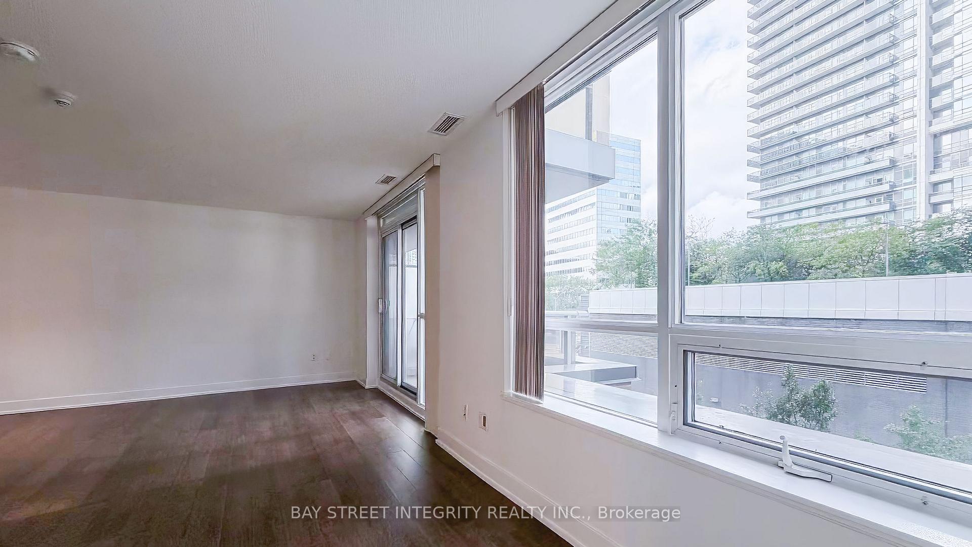 Photo 6 of Unit 402, 23 Sheppard Avenue E, North York, Willowdale East — HOMEH