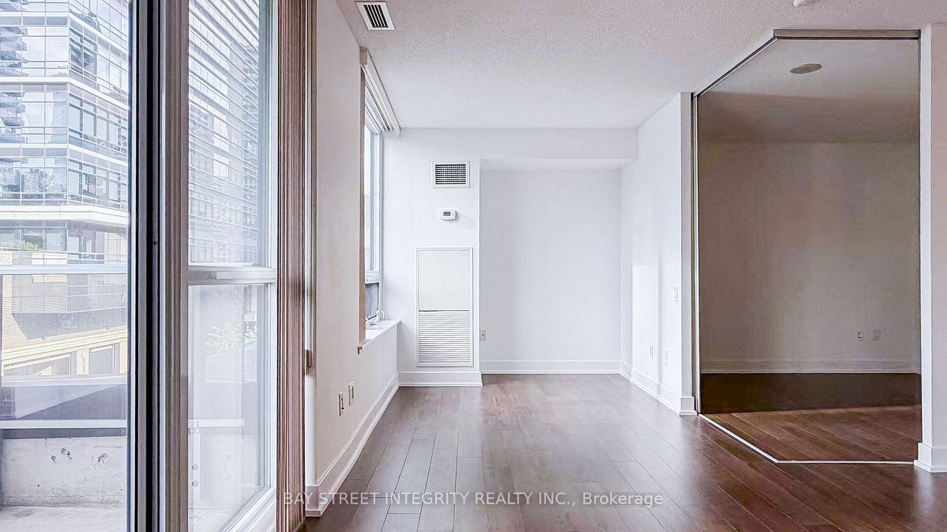 Photo 8 of Unit 402, 23 Sheppard Avenue E, North York, Willowdale East — HOMEH