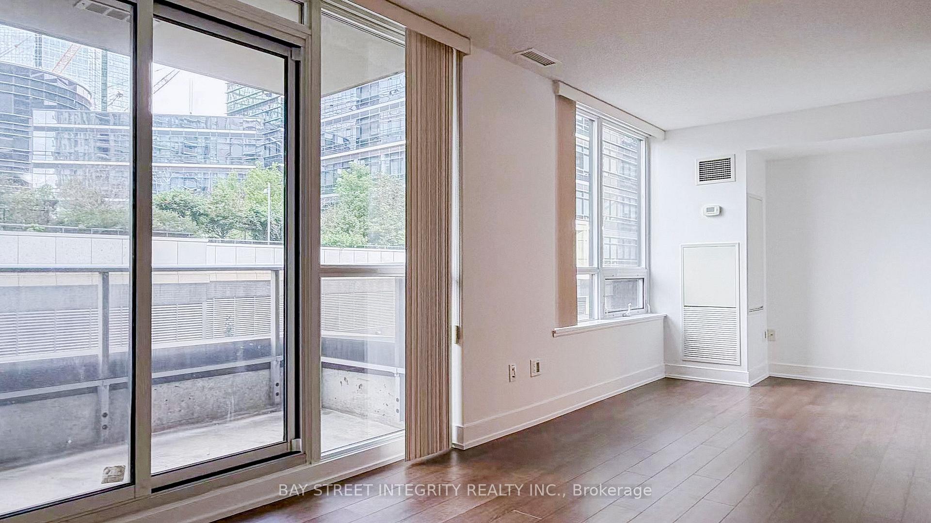 Photo 9 of Unit 402, 23 Sheppard Avenue E, North York, Willowdale East — HOMEH