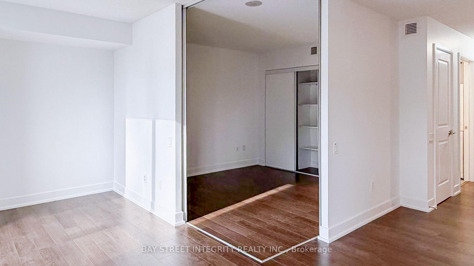 Photo 12 of Unit 402, 23 Sheppard Avenue E, North York, Willowdale East — HOMEH