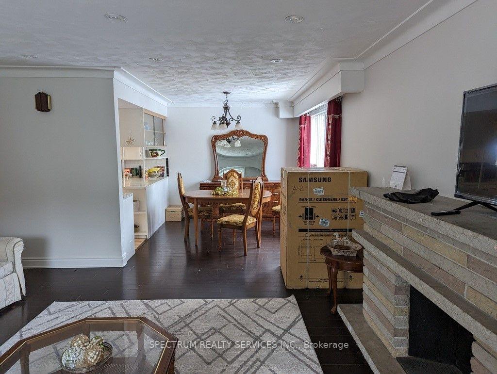 Photo 2 of 5006 Derry Road W, Burlington, Rural Burlington — HOMEH