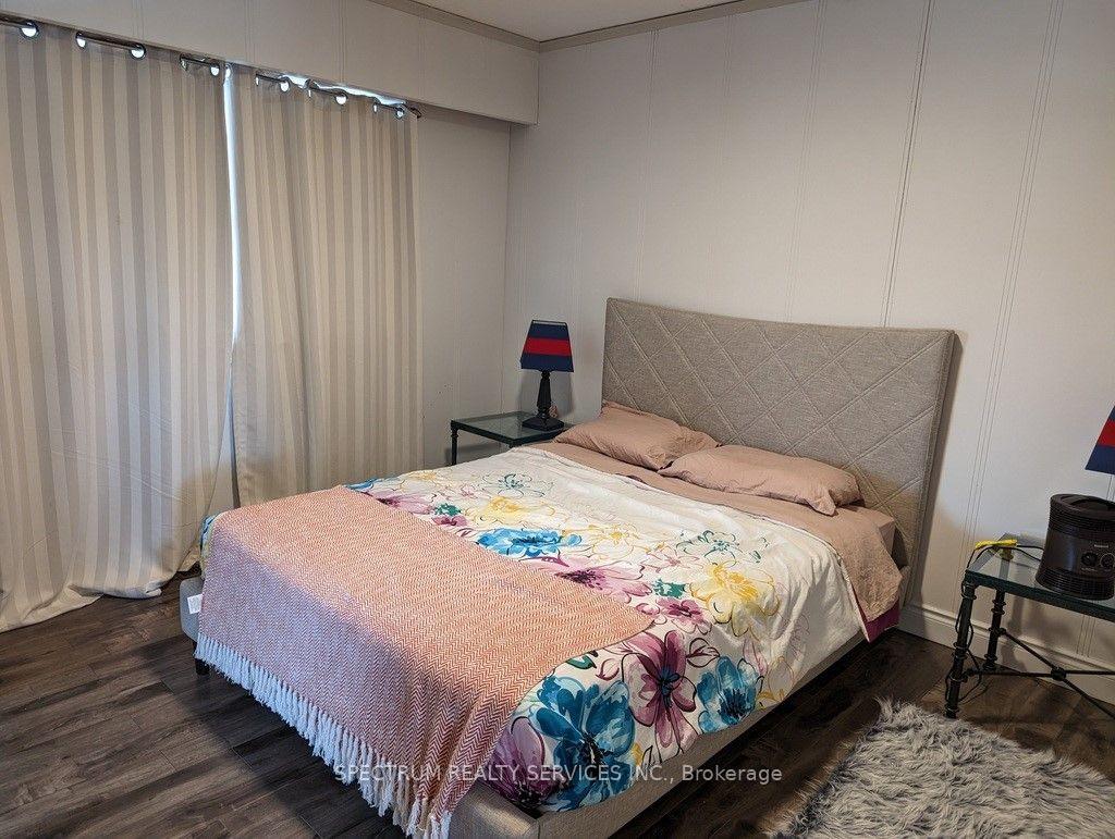 Photo 6 of 5006 Derry Road W, Burlington, Rural Burlington — HOMEH