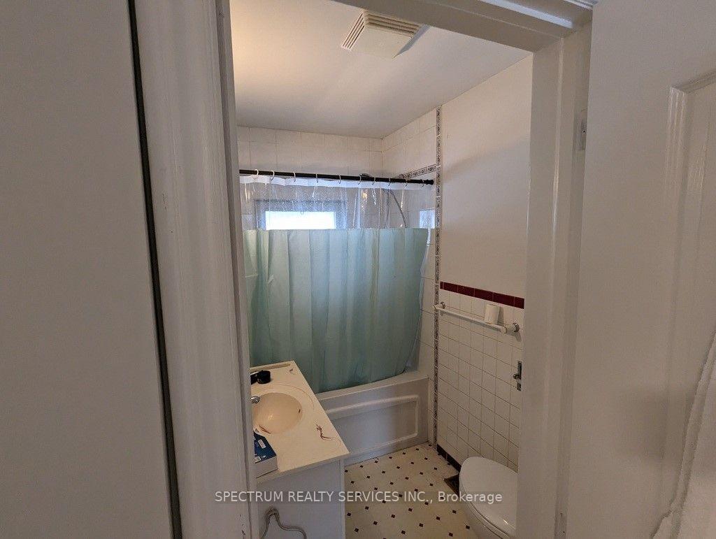 Photo 10 of 5006 Derry Road W, Burlington, Rural Burlington — HOMEH