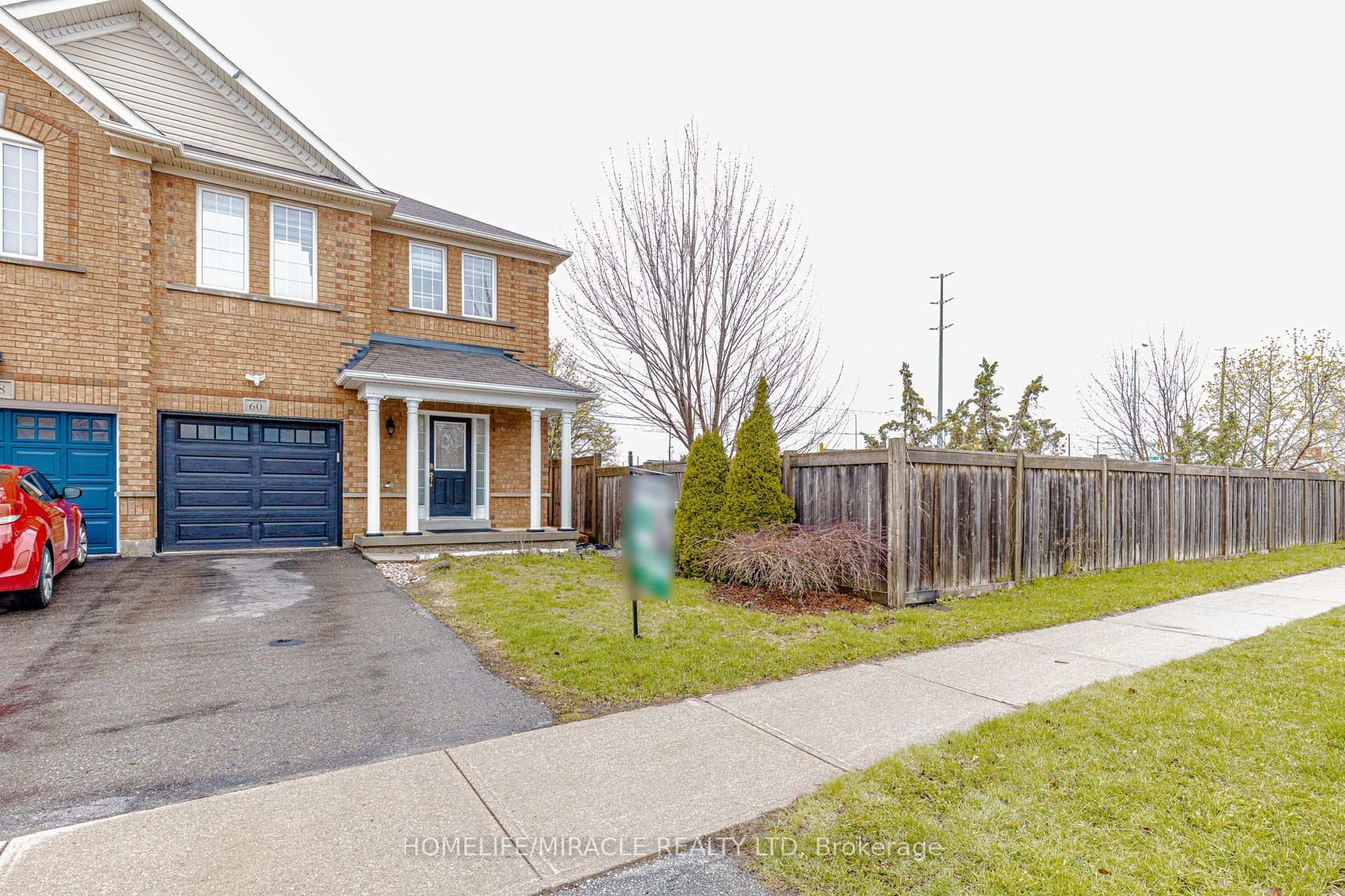 Photo 3 of 60 Bushmill Circle, Brampton, Fletcher's Meadow — HOMEH