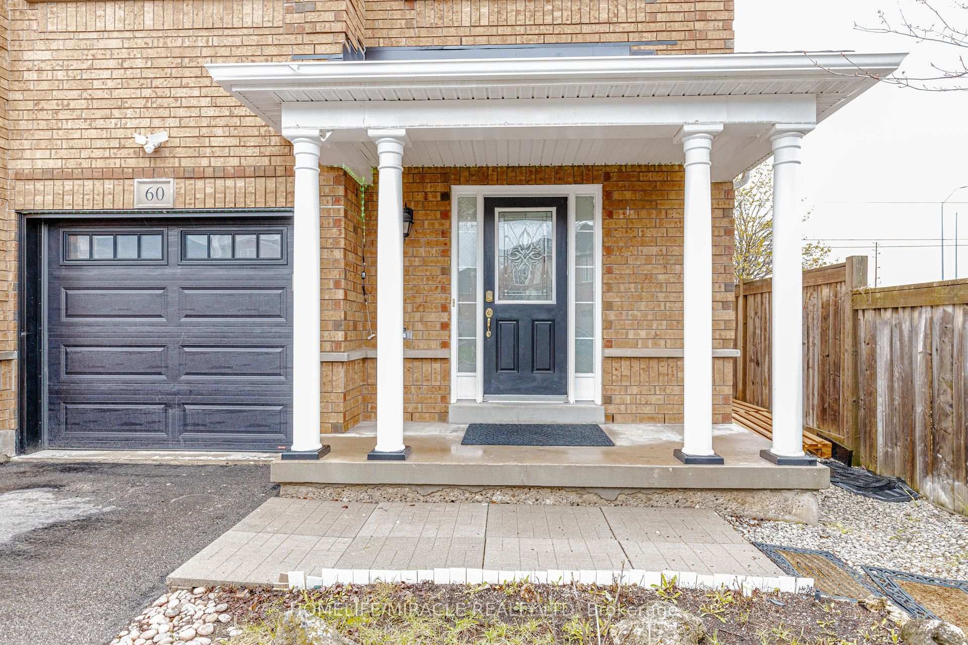 Photo 5 of 60 Bushmill Circle, Brampton, Fletcher's Meadow — HOMEH
