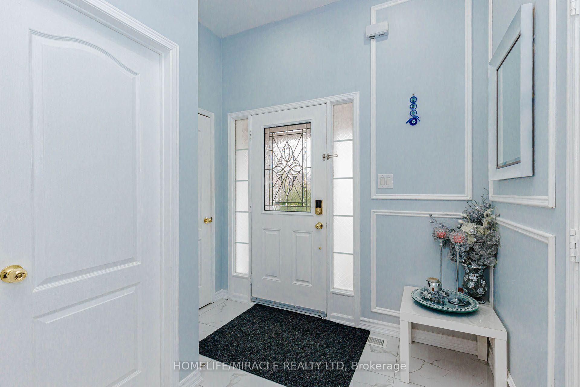 Photo 8 of 60 Bushmill Circle, Brampton, Fletcher's Meadow — HOMEH