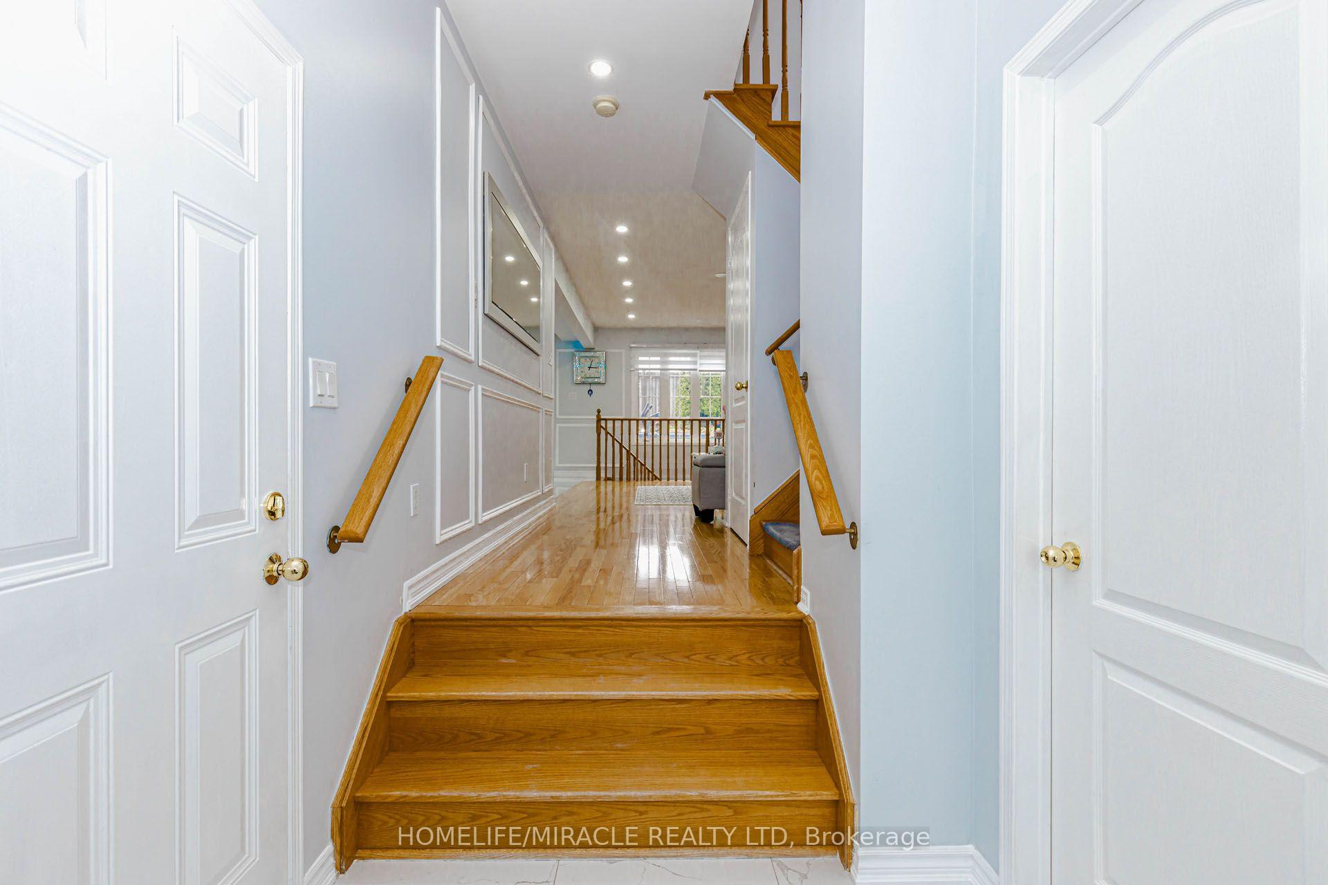 Photo 9 of 60 Bushmill Circle, Brampton, Fletcher's Meadow — HOMEH