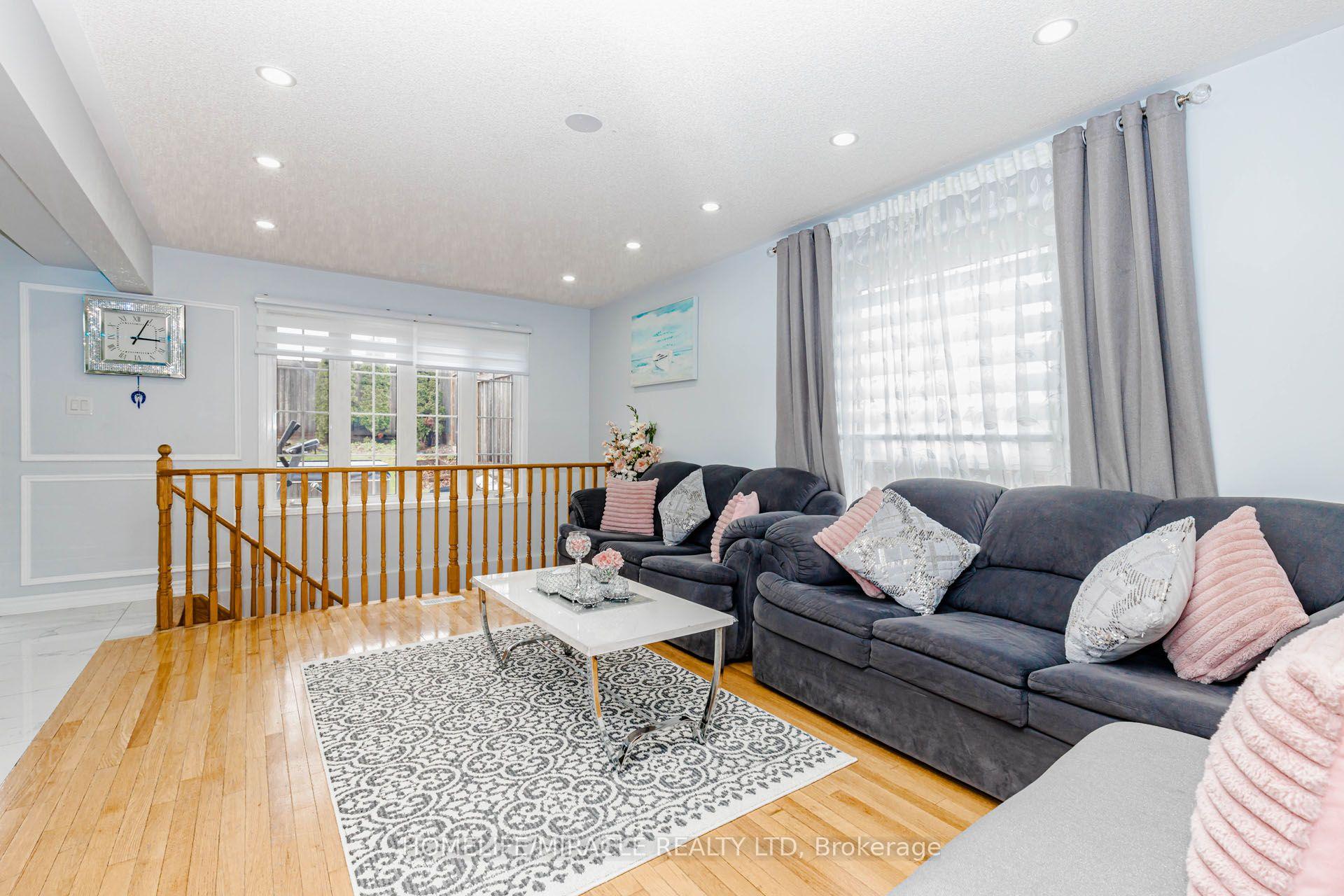 Photo 11 of 60 Bushmill Circle, Brampton, Fletcher's Meadow — HOMEH
