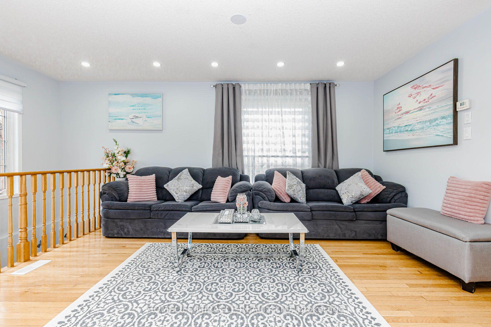 Photo 12 of 60 Bushmill Circle, Brampton, Fletcher's Meadow — HOMEH