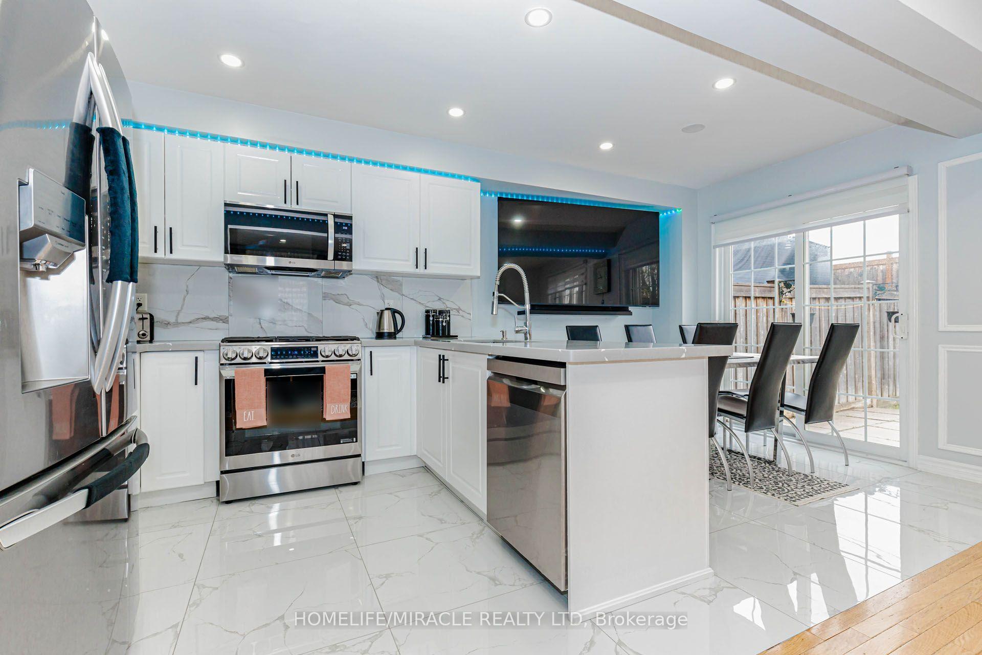 Photo 16 of 60 Bushmill Circle, Brampton, Fletcher's Meadow — HOMEH