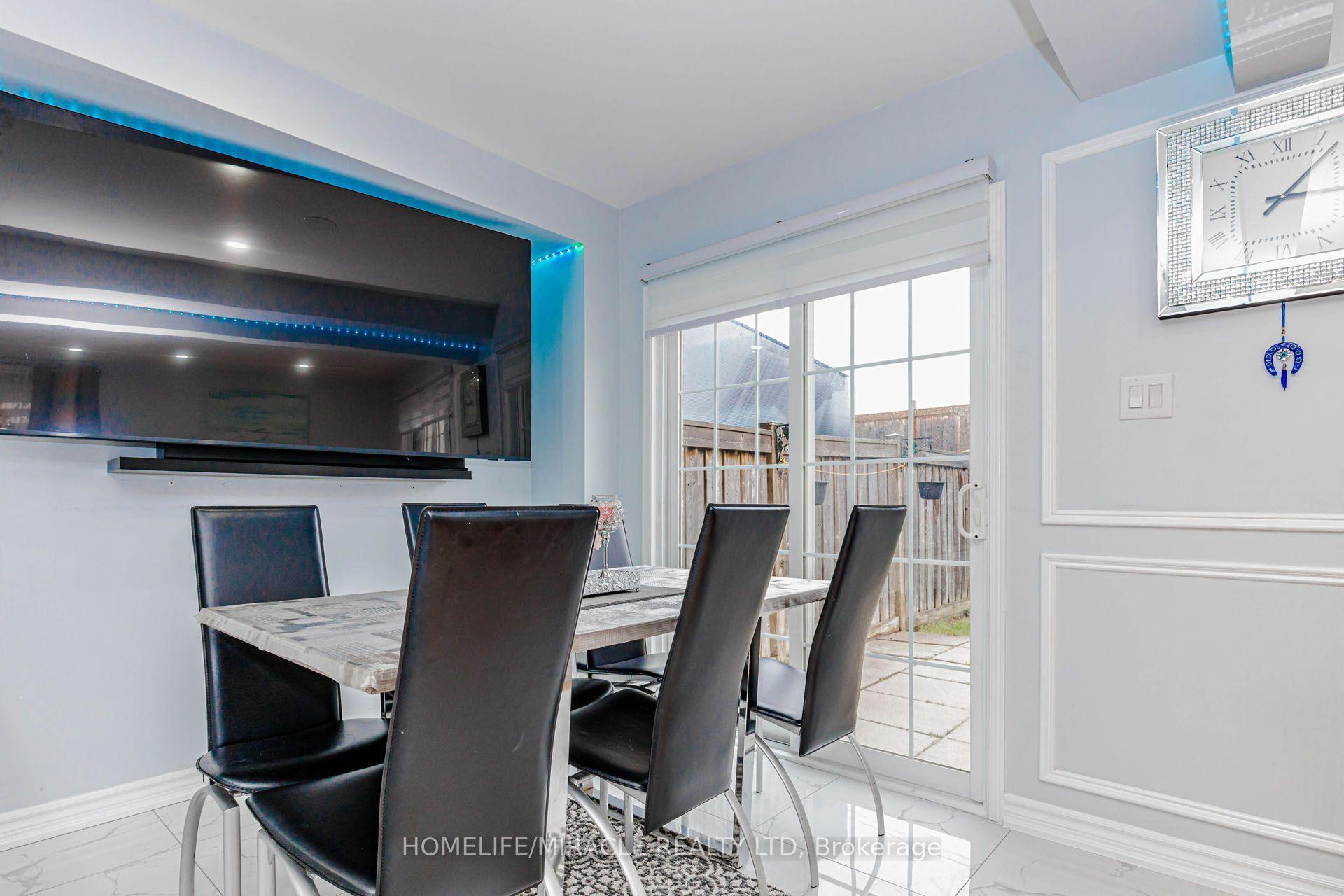 Photo 23 of 60 Bushmill Circle, Brampton, Fletcher's Meadow — HOMEH