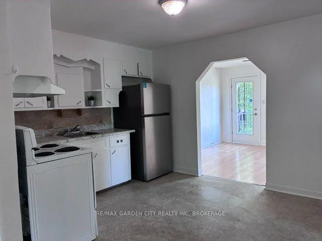 Photo 2 of Unit 1, 131 Lyons Avenue, Welland, Lincoln/Crowland — HOMEH