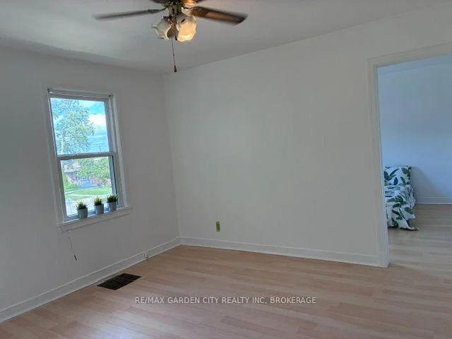 Photo 7 of Unit 1, 131 Lyons Avenue, Welland, Lincoln/Crowland — HOMEH