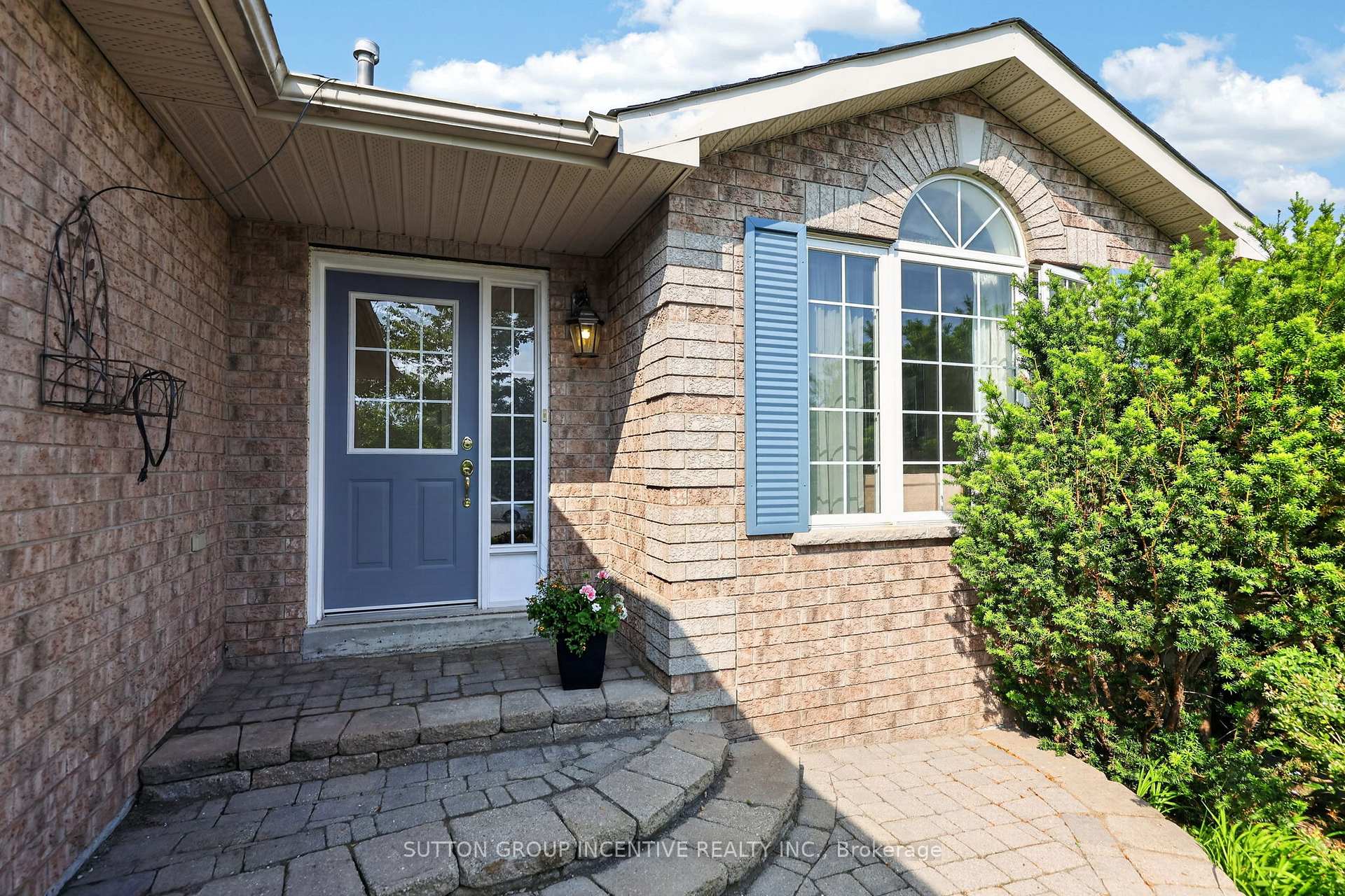 Photo 3 of 101 Lion's Gate Boulevard, Barrie, Little Lake — HOMEH