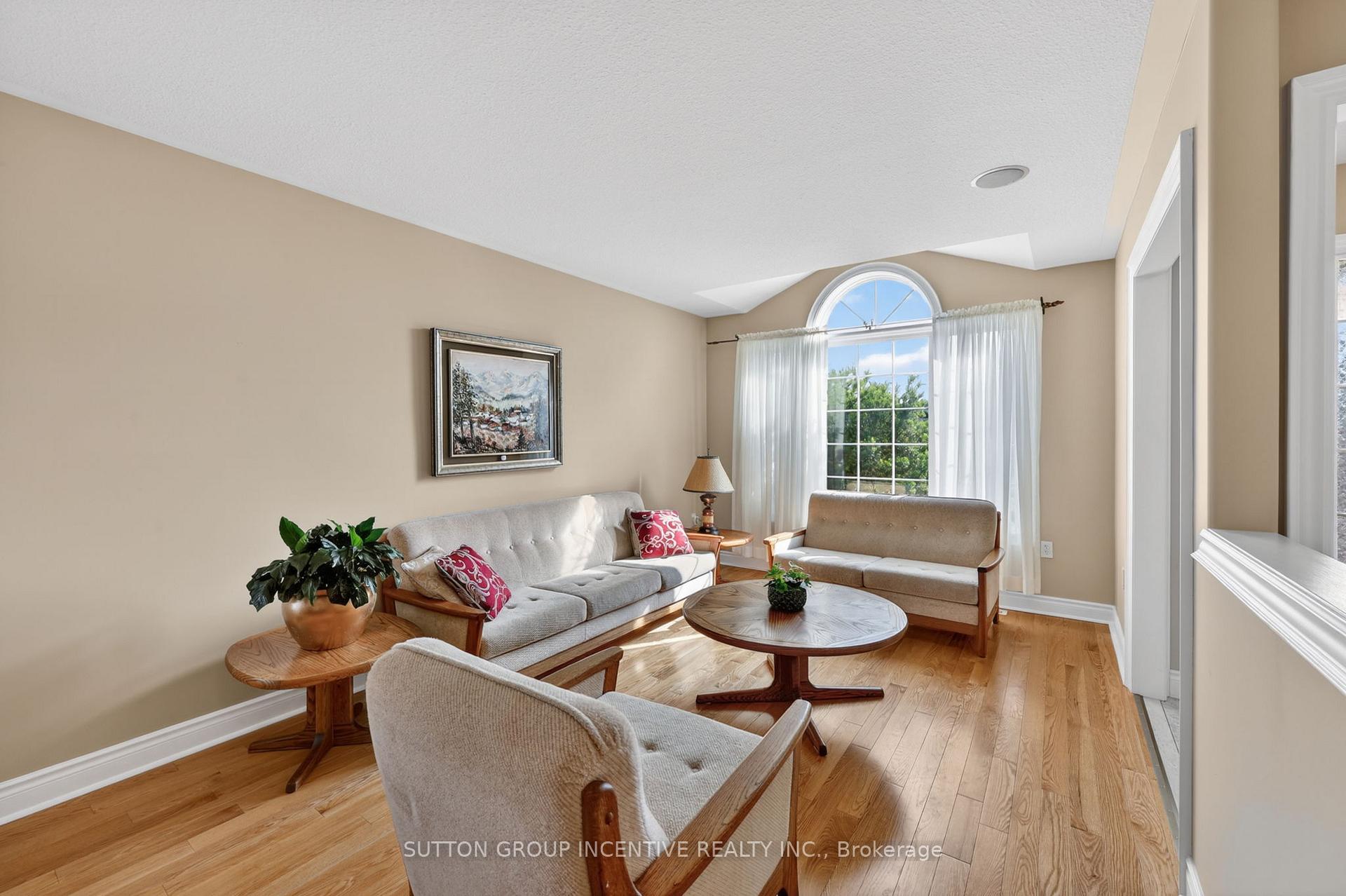 Photo 5 of 101 Lion's Gate Boulevard, Barrie, Little Lake — HOMEH