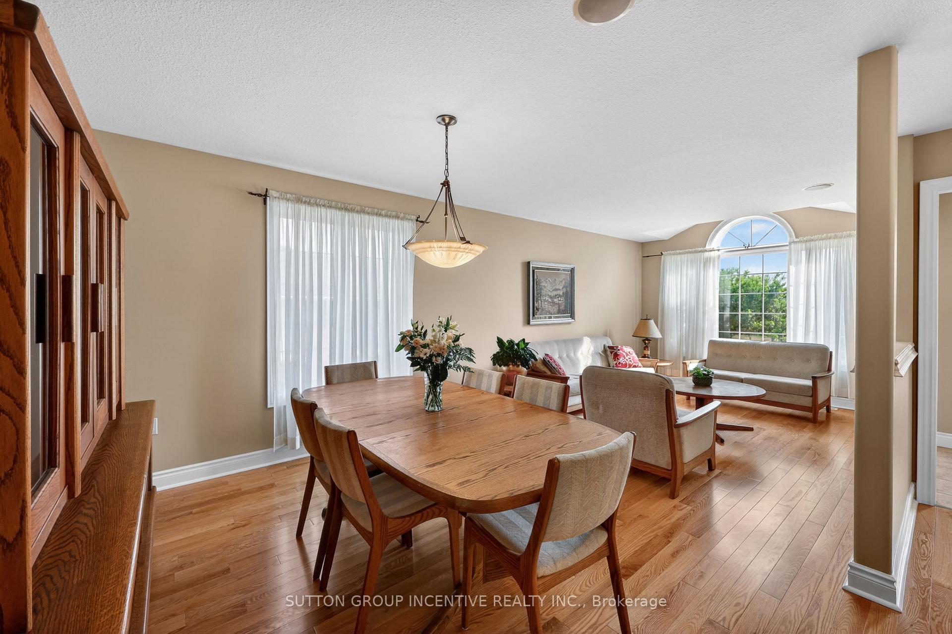 Photo 6 of 101 Lion's Gate Boulevard, Barrie, Little Lake — HOMEH