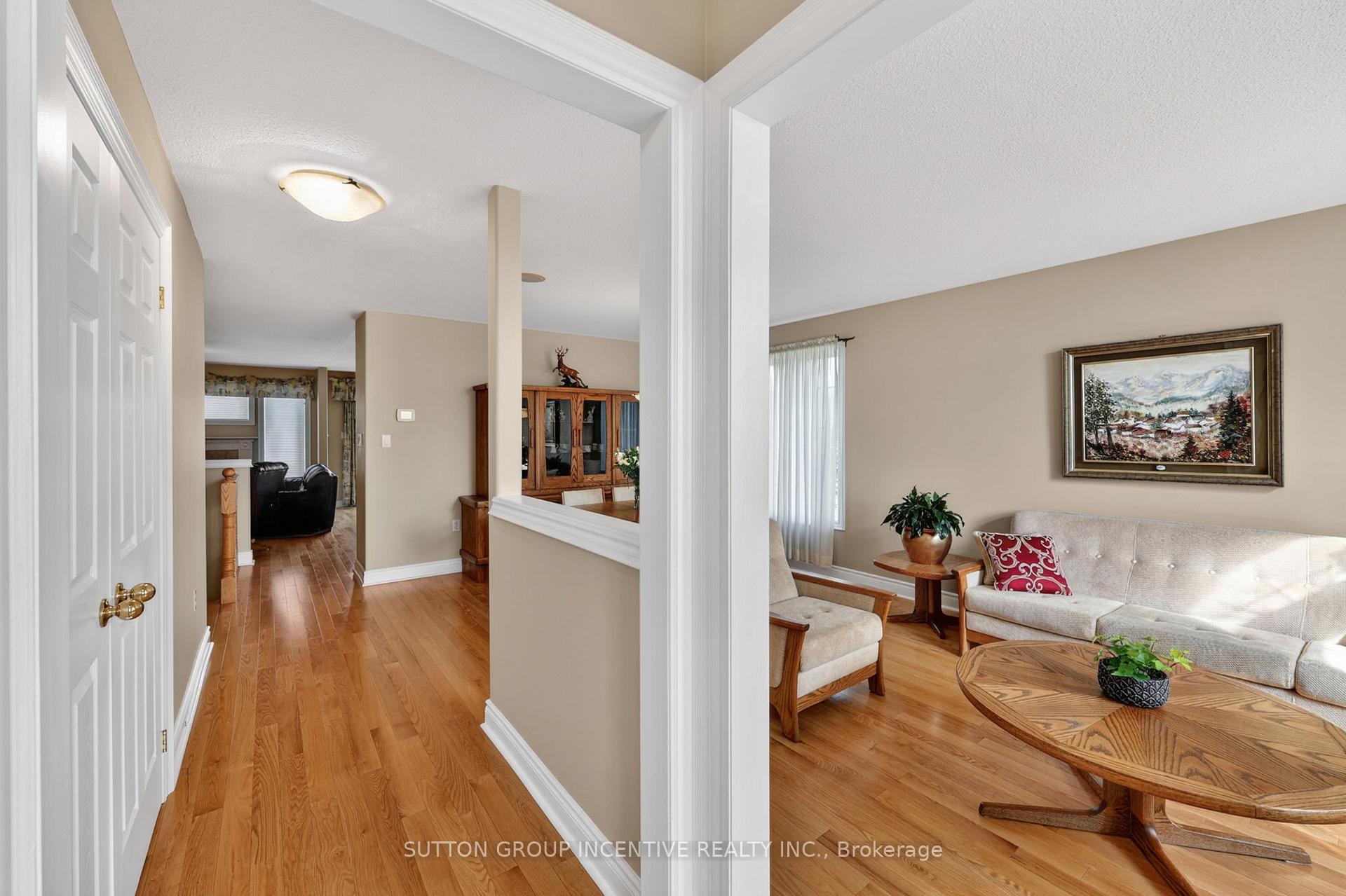 Photo 7 of 101 Lion's Gate Boulevard, Barrie, Little Lake — HOMEH