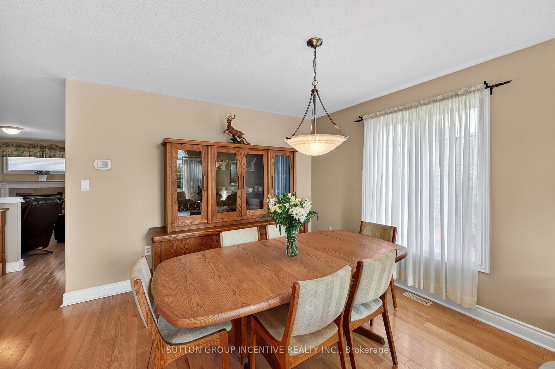 Photo 8 of 101 Lion's Gate Boulevard, Barrie, Little Lake — HOMEH
