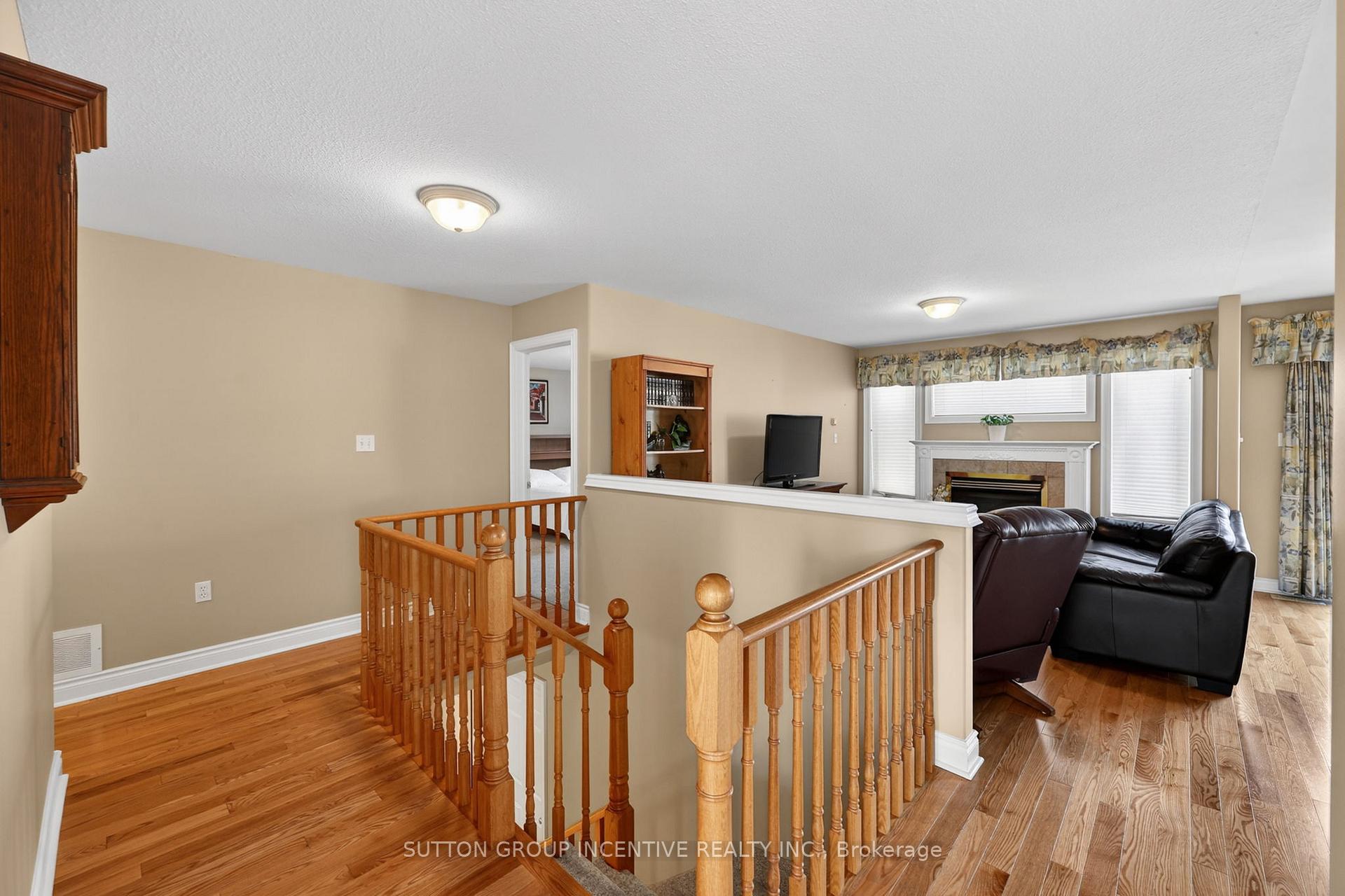 Photo 9 of 101 Lion's Gate Boulevard, Barrie, Little Lake — HOMEH