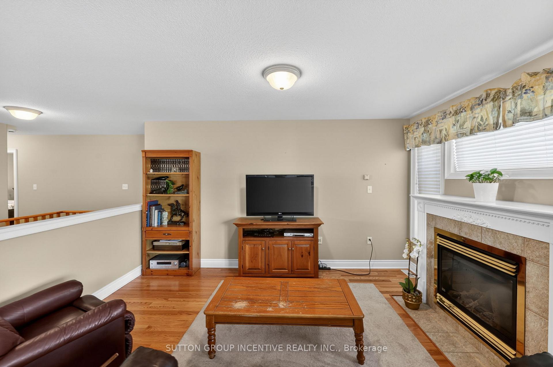 Photo 12 of 101 Lion's Gate Boulevard, Barrie, Little Lake — HOMEH