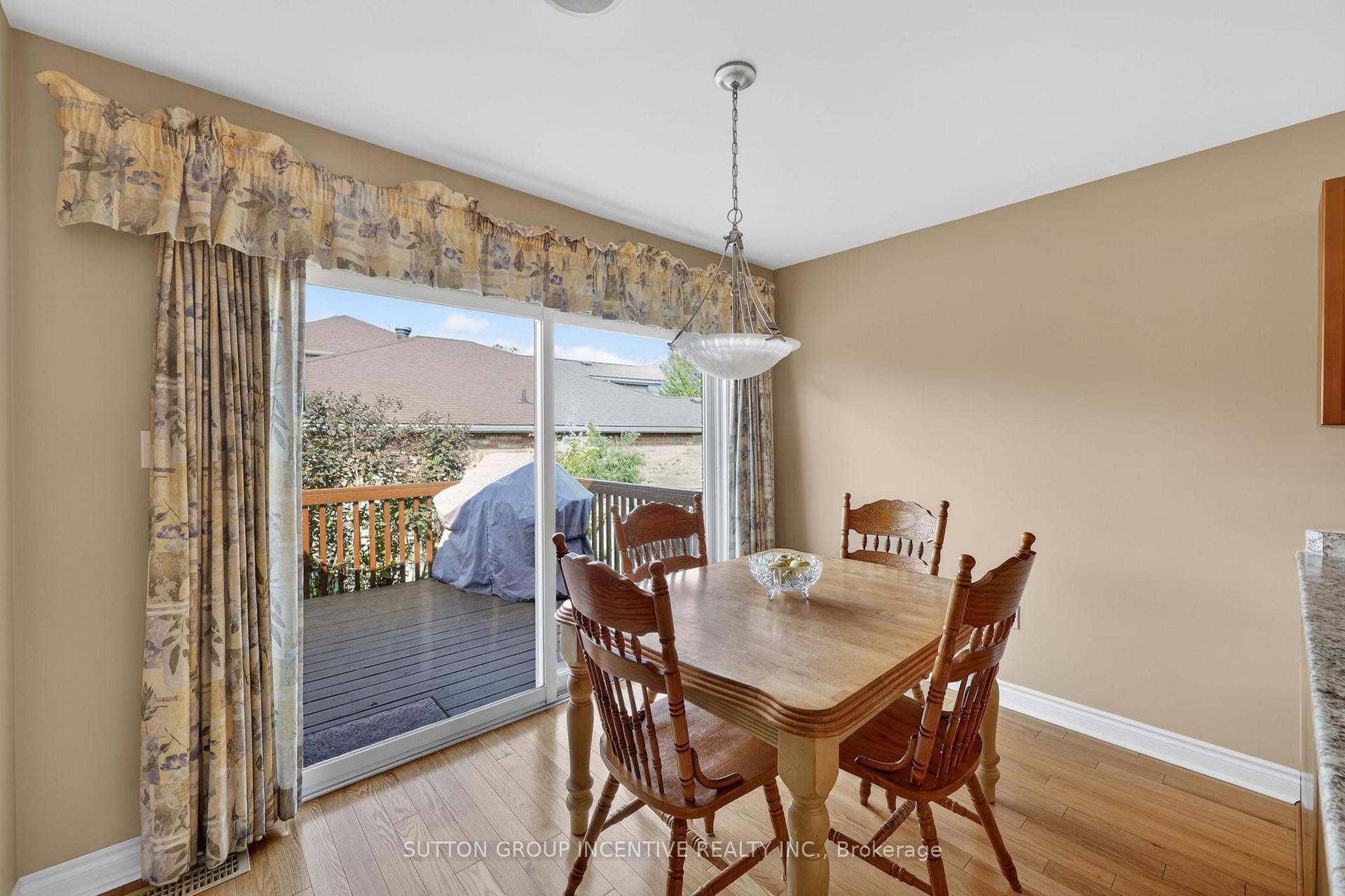 Photo 16 of 101 Lion's Gate Boulevard, Barrie, Little Lake — HOMEH