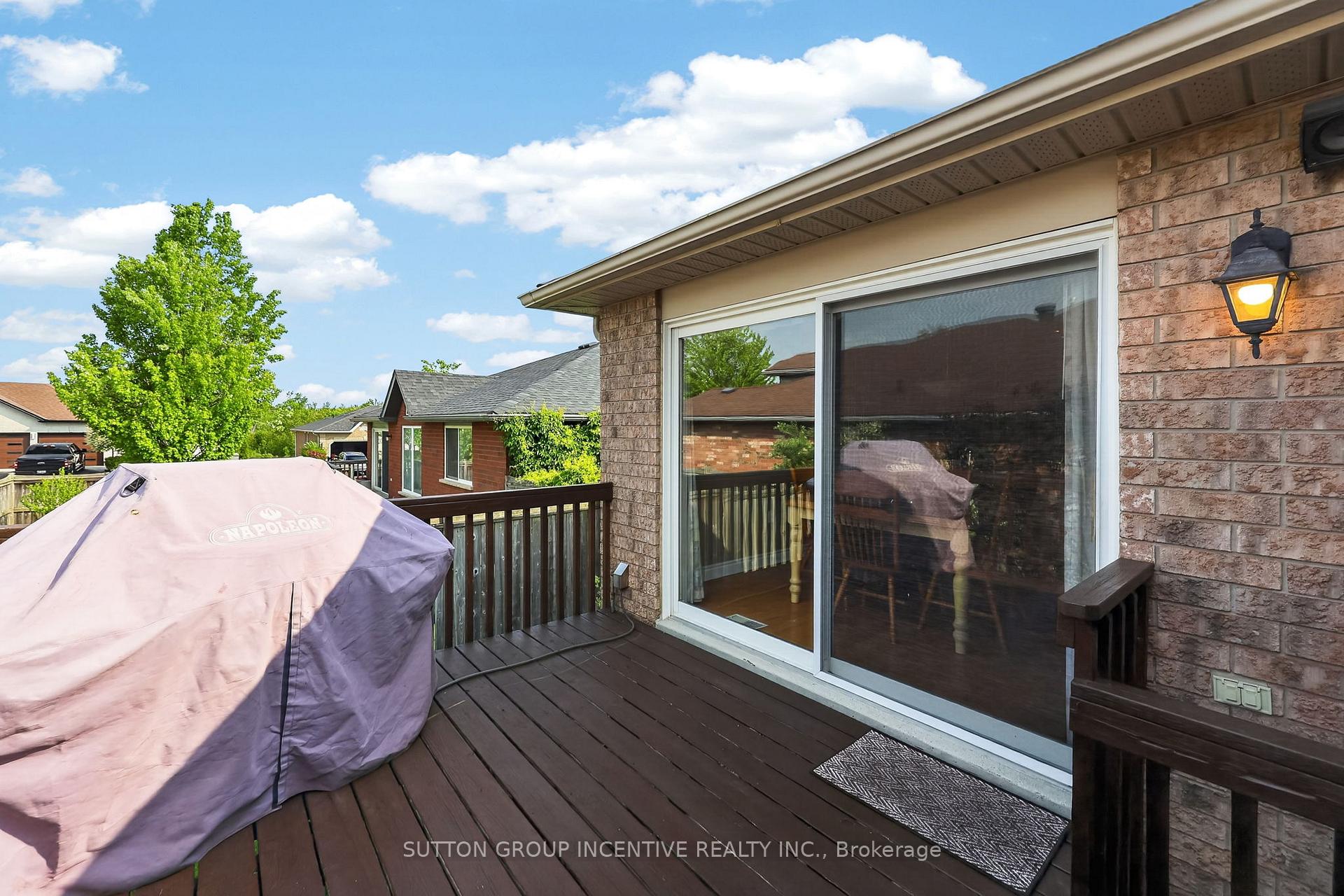 Photo 17 of 101 Lion's Gate Boulevard, Barrie, Little Lake — HOMEH
