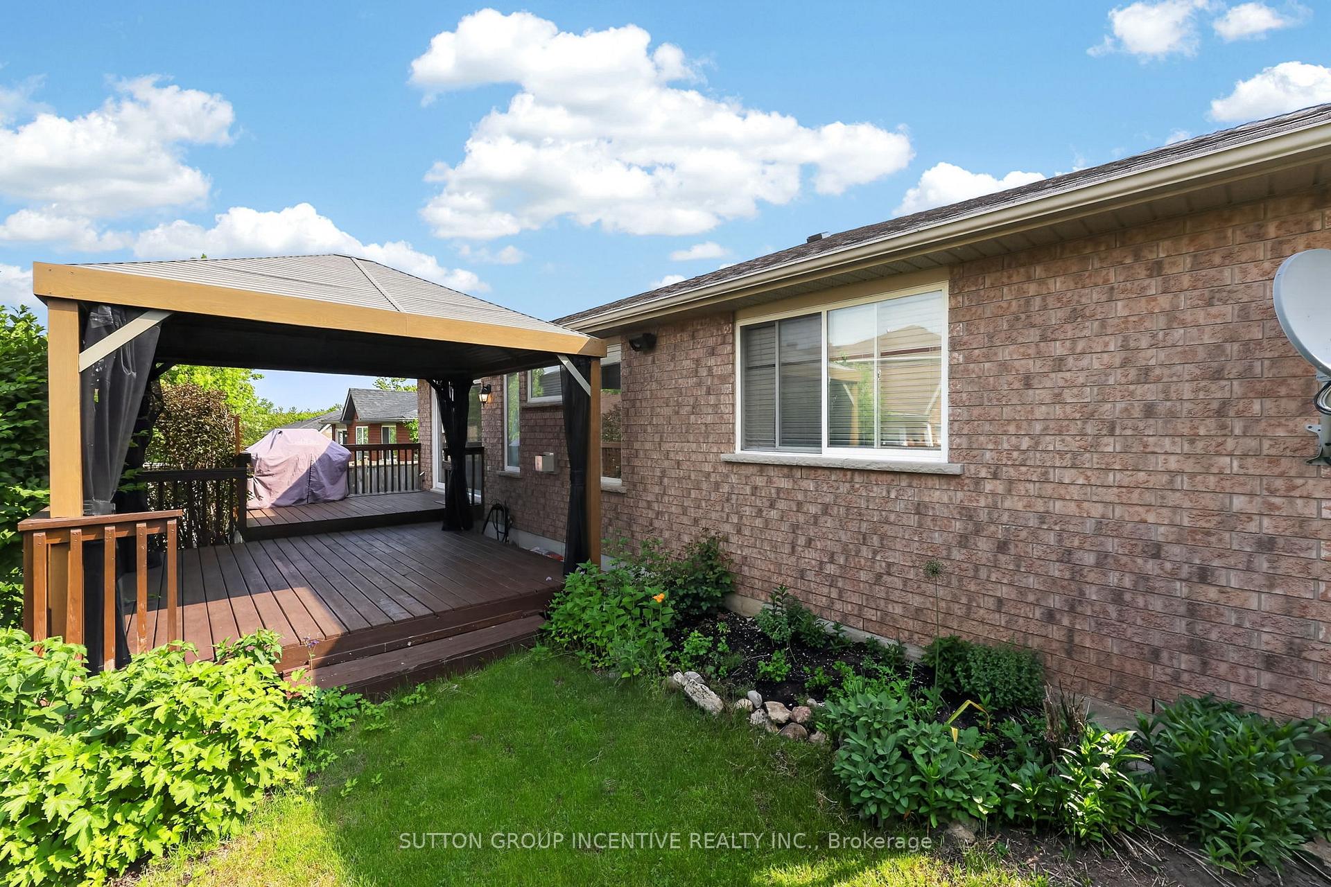 Photo 18 of 101 Lion's Gate Boulevard, Barrie, Little Lake — HOMEH