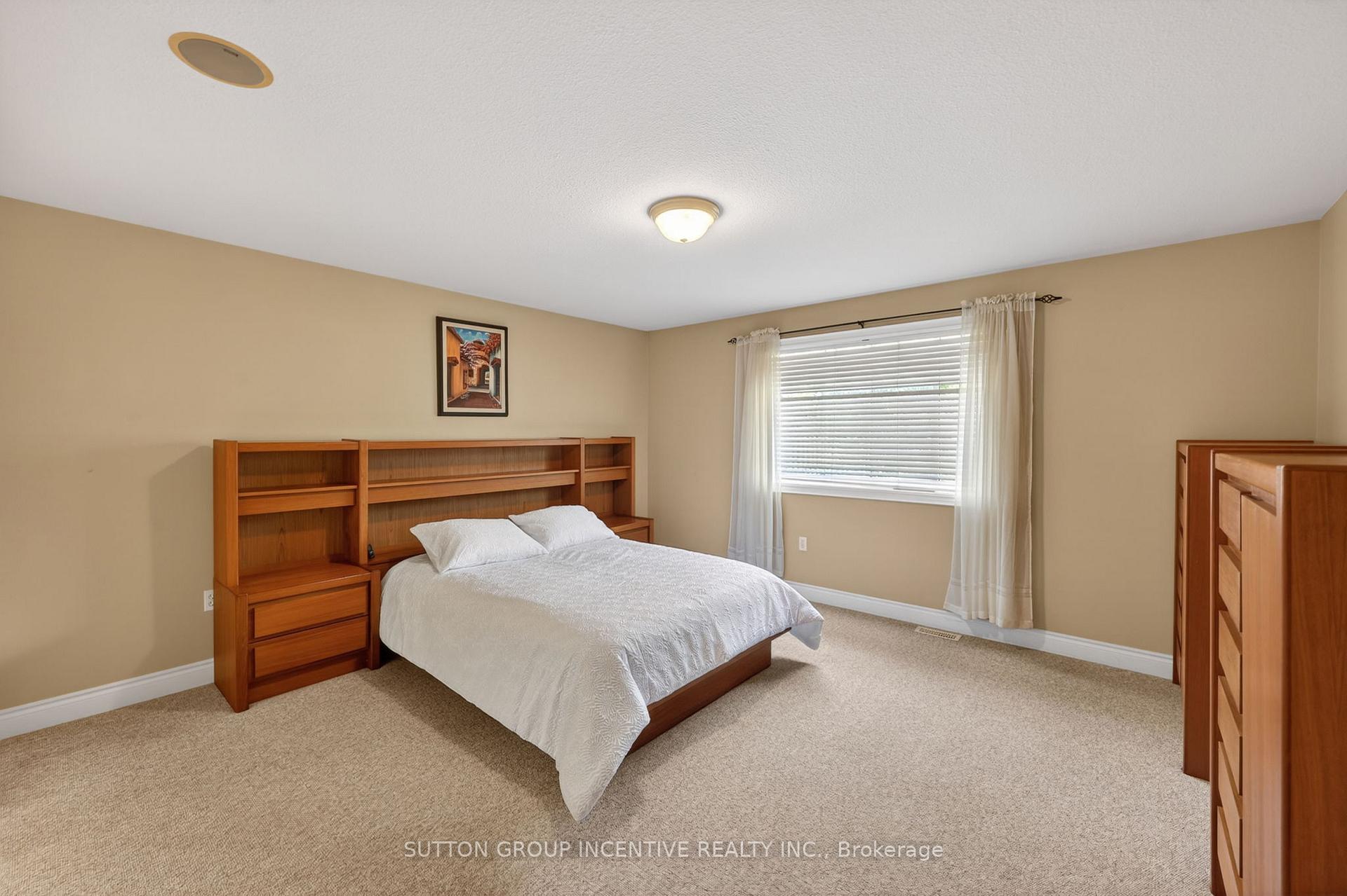 Photo 21 of 101 Lion's Gate Boulevard, Barrie, Little Lake — HOMEH