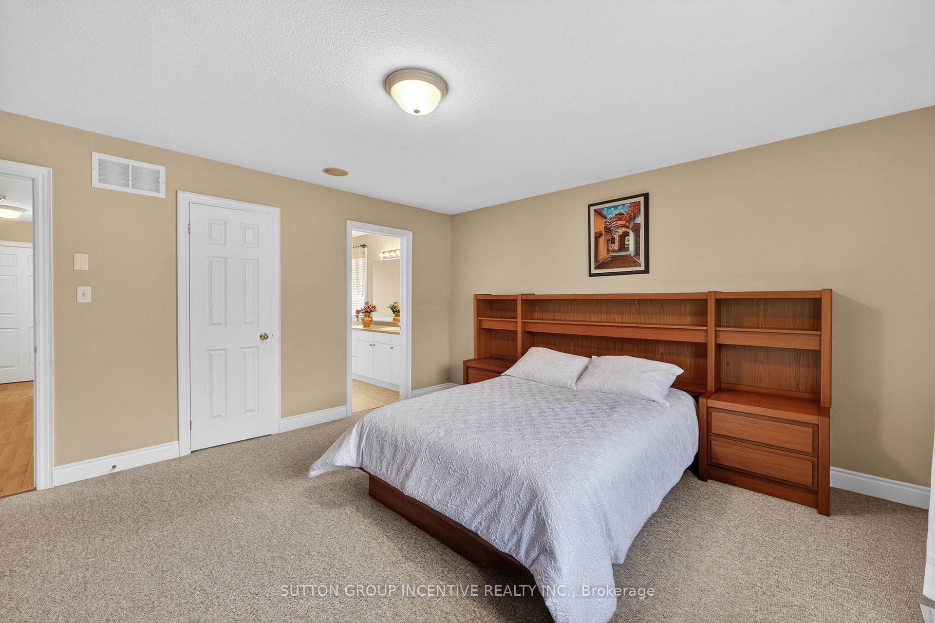 Photo 22 of 101 Lion's Gate Boulevard, Barrie, Little Lake — HOMEH