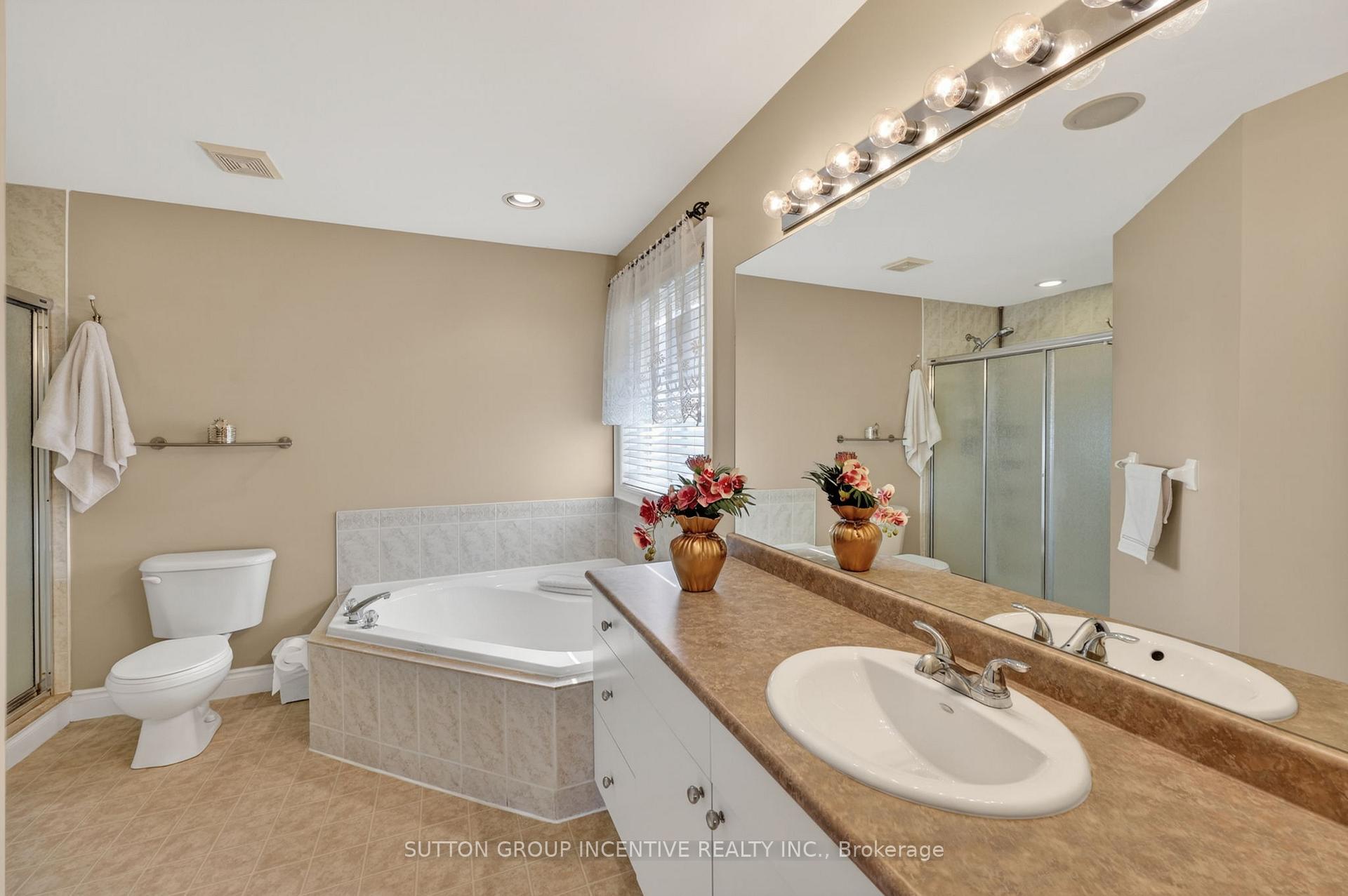 Photo 23 of 101 Lion's Gate Boulevard, Barrie, Little Lake — HOMEH