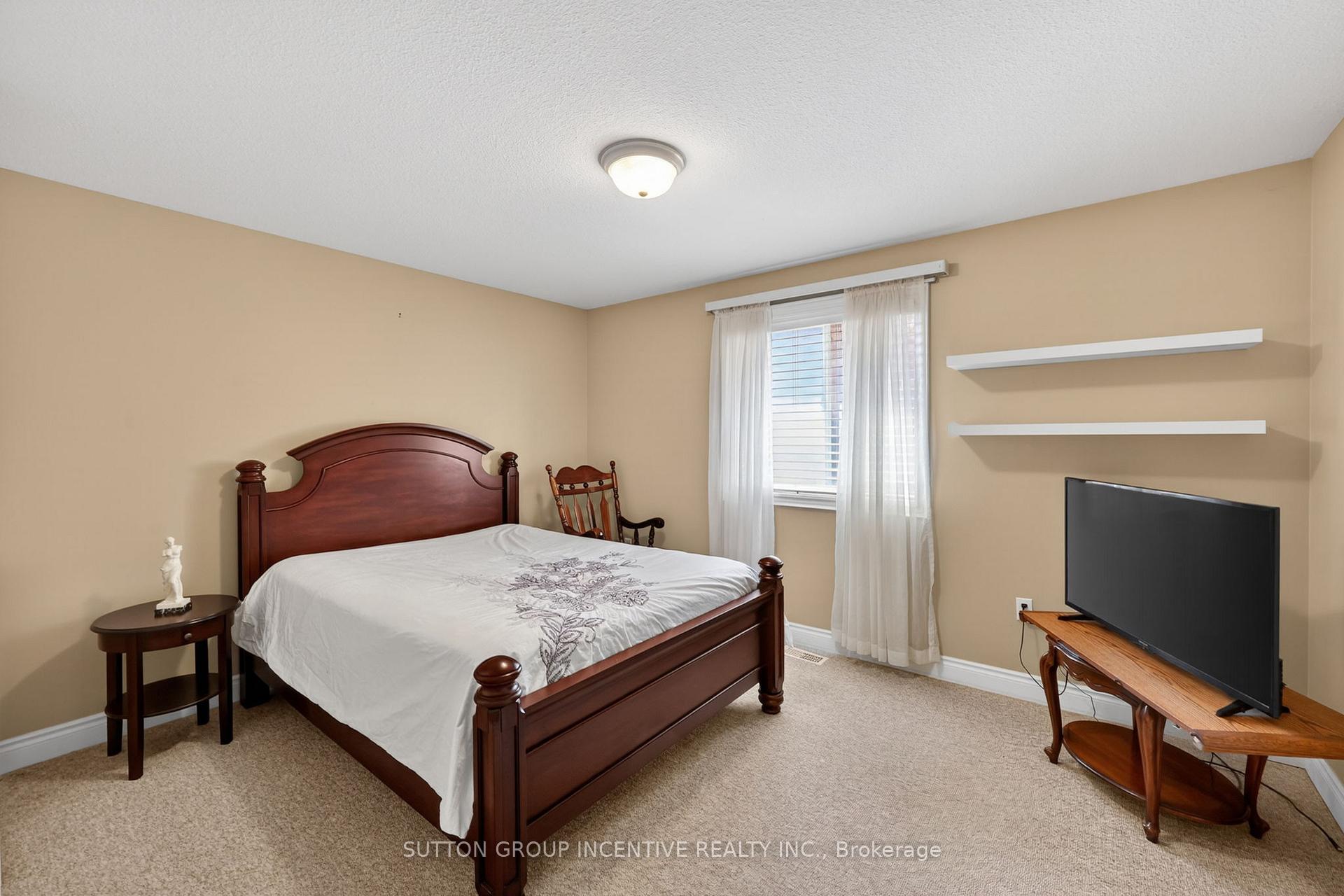 Photo 25 of 101 Lion's Gate Boulevard, Barrie, Little Lake — HOMEH