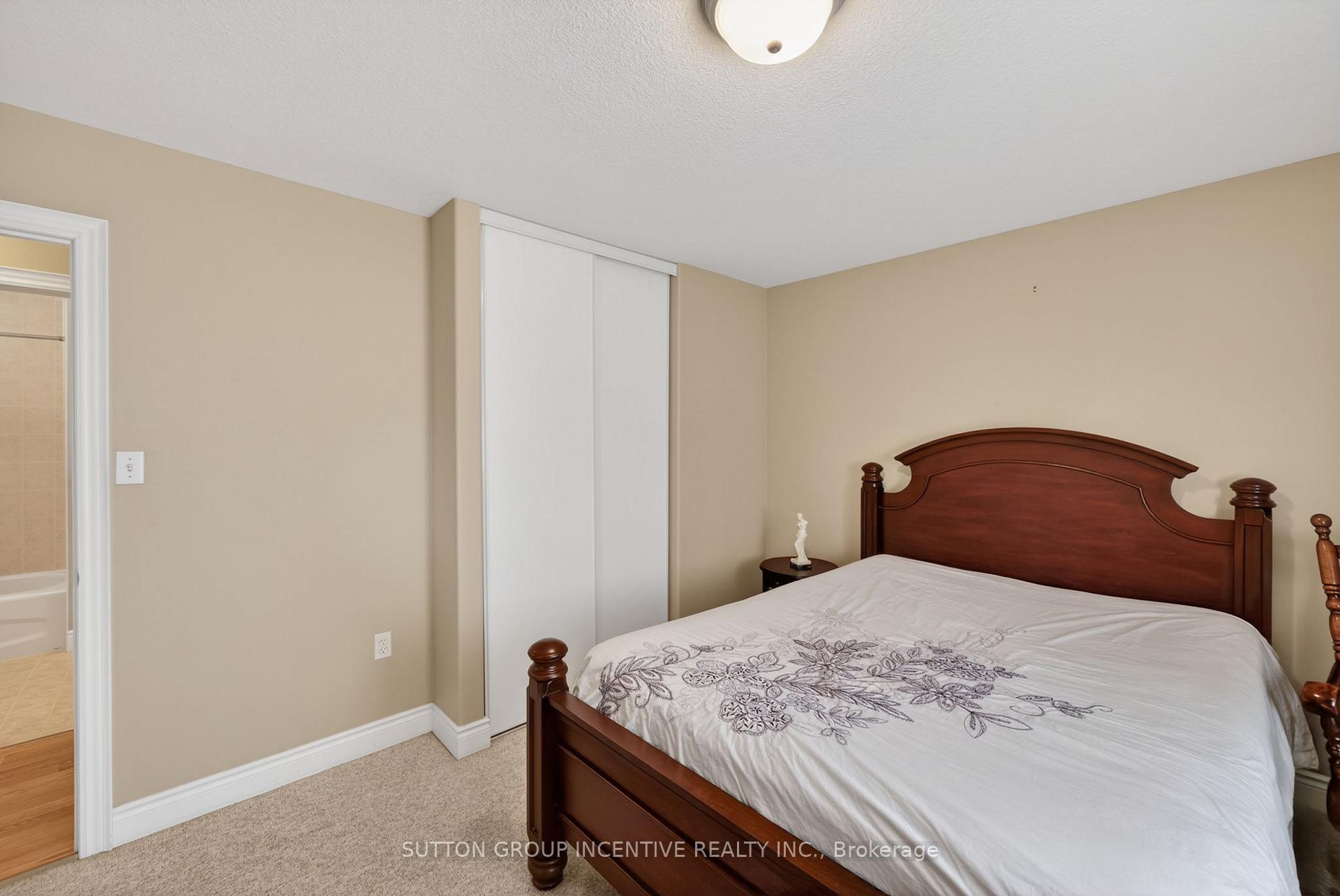 Photo 26 of 101 Lion's Gate Boulevard, Barrie, Little Lake — HOMEH