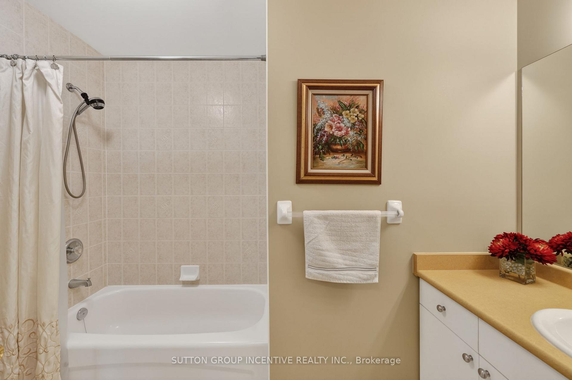 Photo 28 of 101 Lion's Gate Boulevard, Barrie, Little Lake — HOMEH