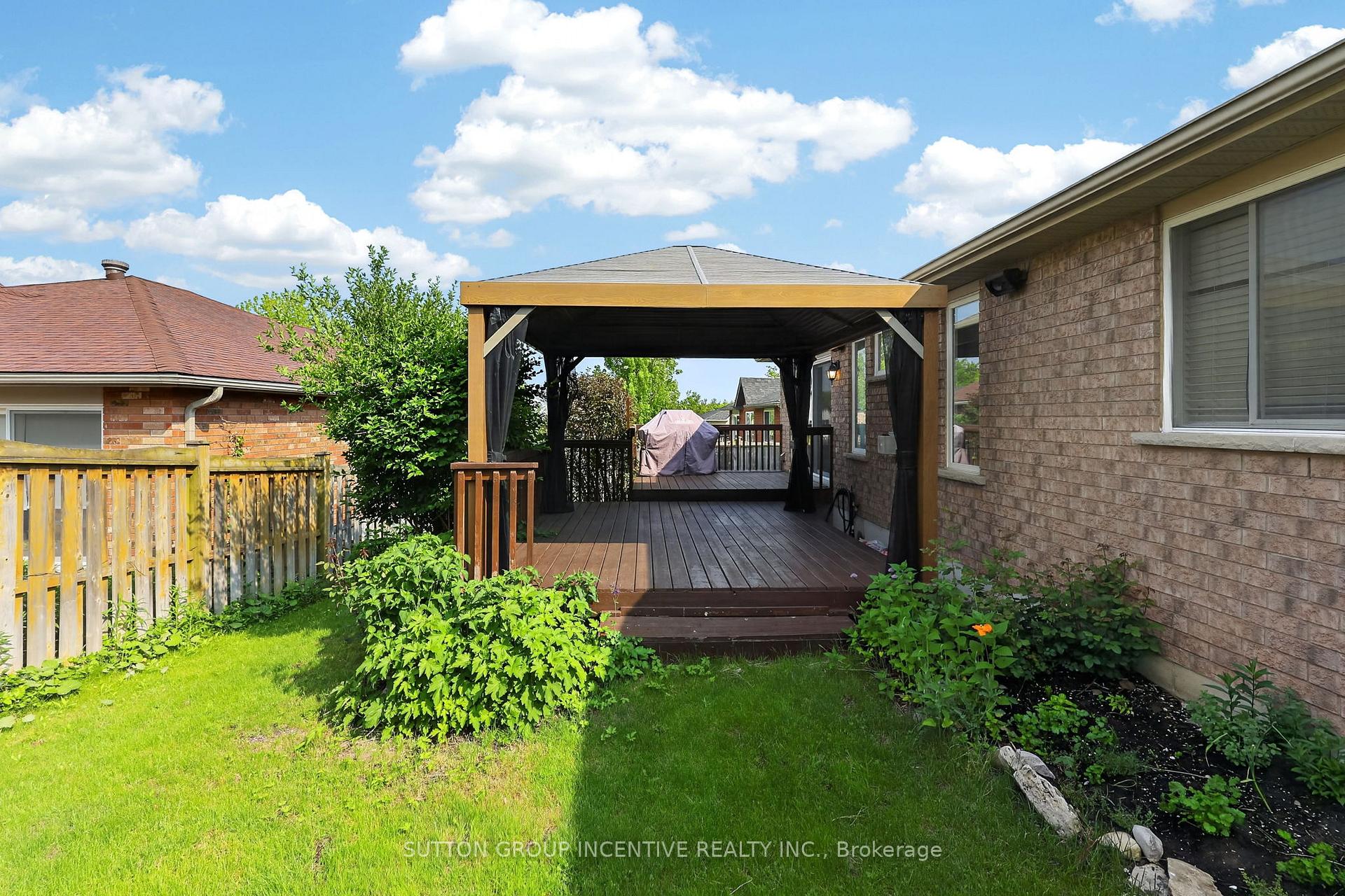Photo 35 of 101 Lion's Gate Boulevard, Barrie, Little Lake — HOMEH