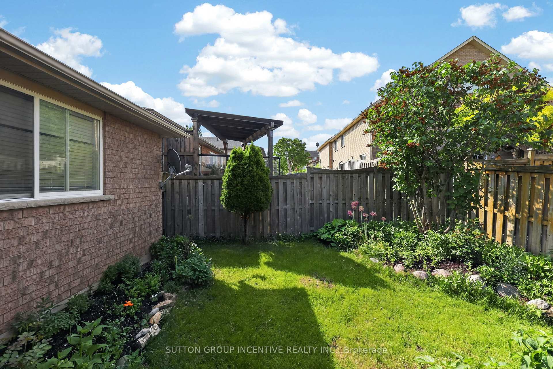 Photo 39 of 101 Lion's Gate Boulevard, Barrie, Little Lake — HOMEH