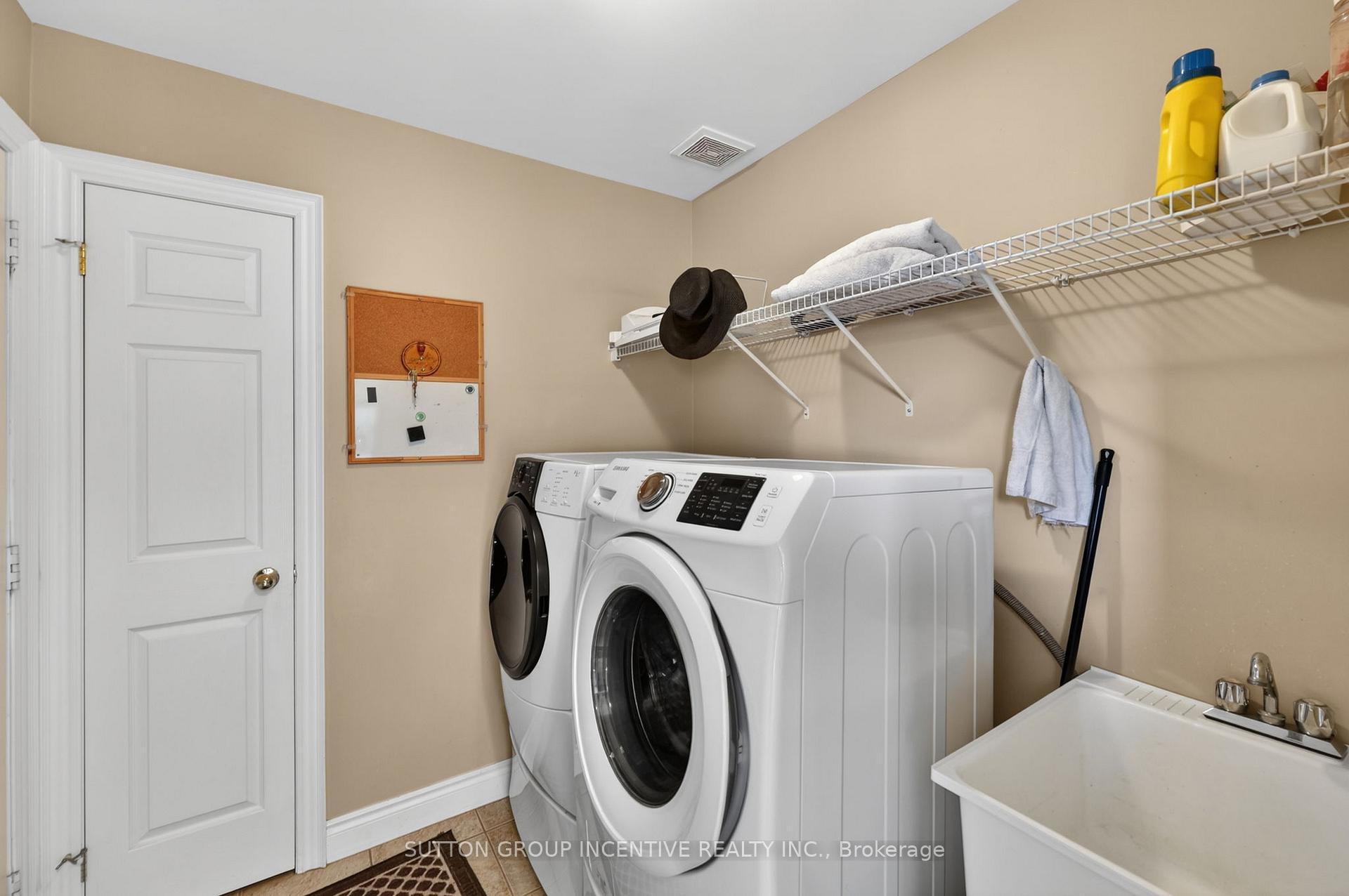 Photo 42 of 101 Lion's Gate Boulevard, Barrie, Little Lake — HOMEH