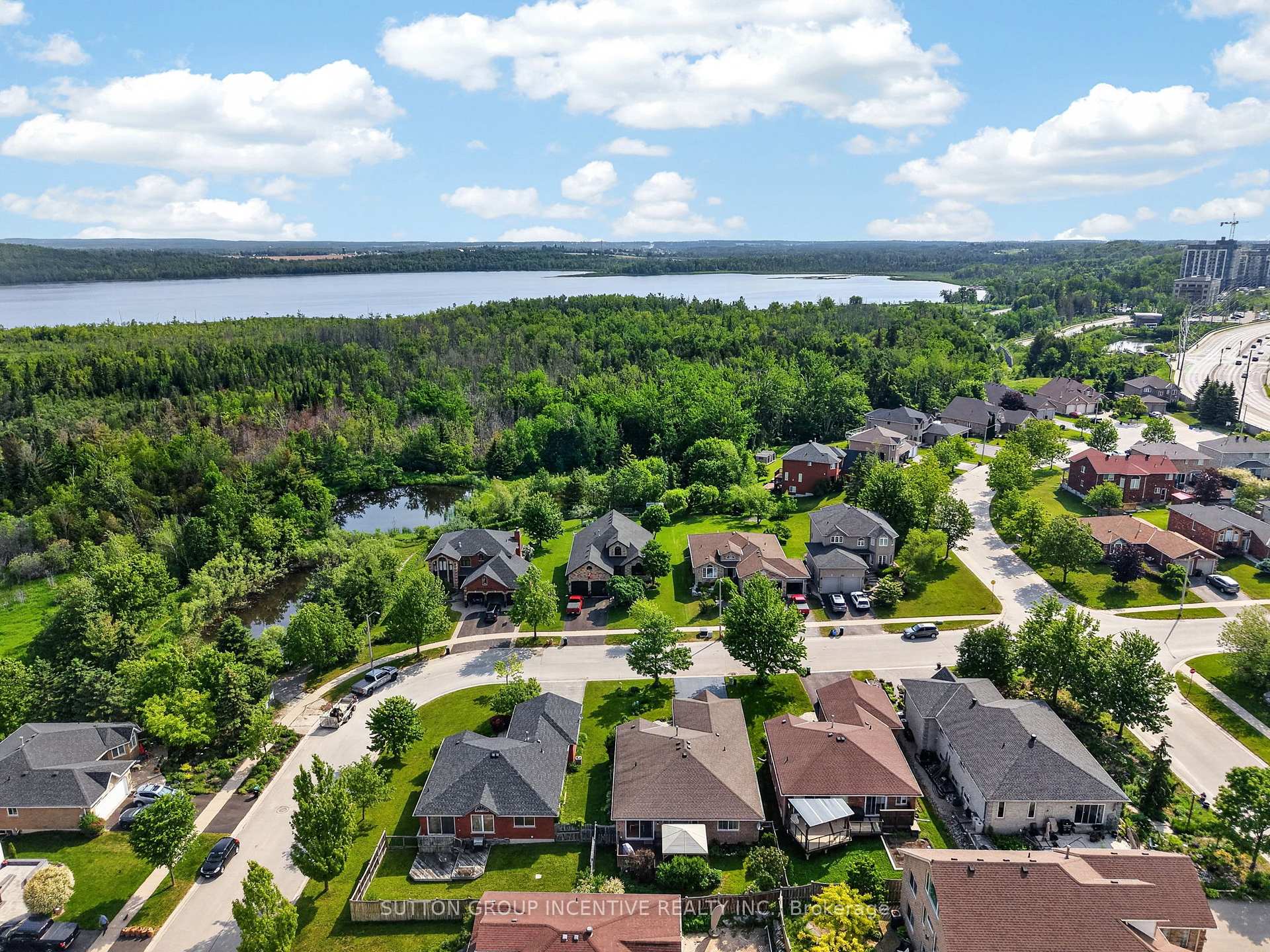 Photo 48 of 101 Lion's Gate Boulevard, Barrie, Little Lake — HOMEH