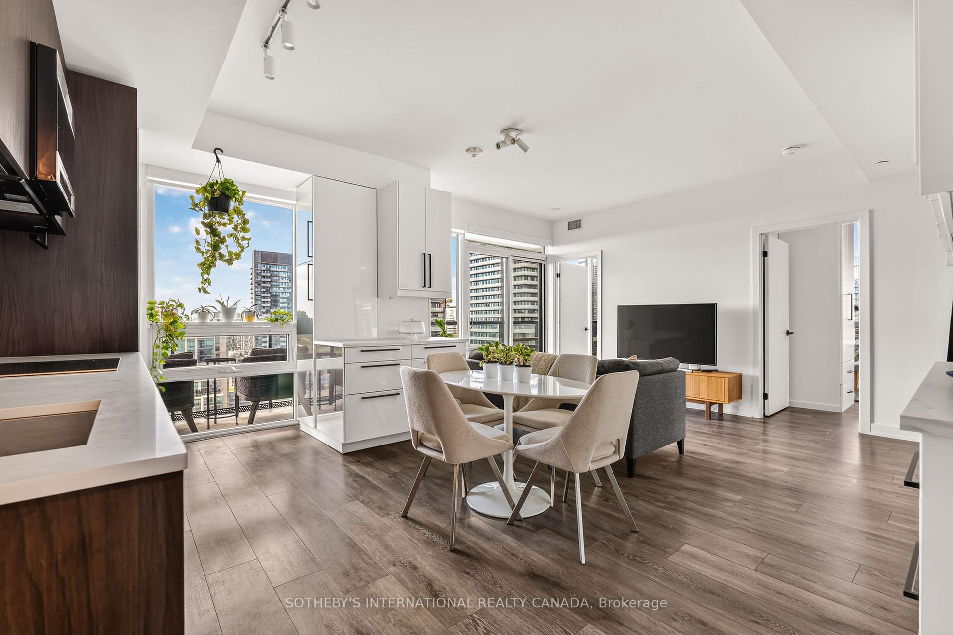 Photo 3 of Unit 2302, 127 Broadway Avenue, Toronto, Mount Pleasant West — HOMEH