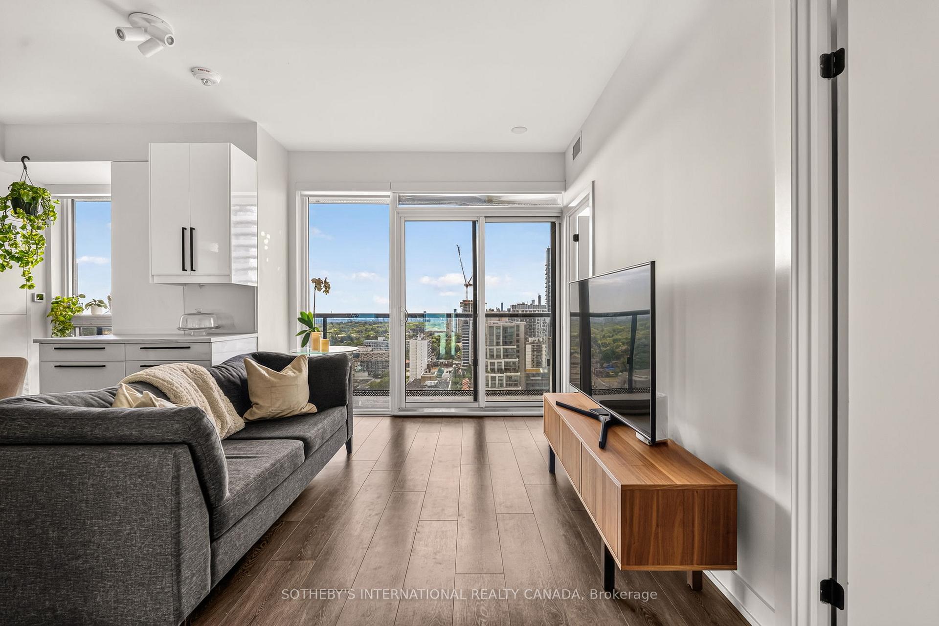 Photo 4 of Unit 2302, 127 Broadway Avenue, Toronto, Mount Pleasant West — HOMEH
