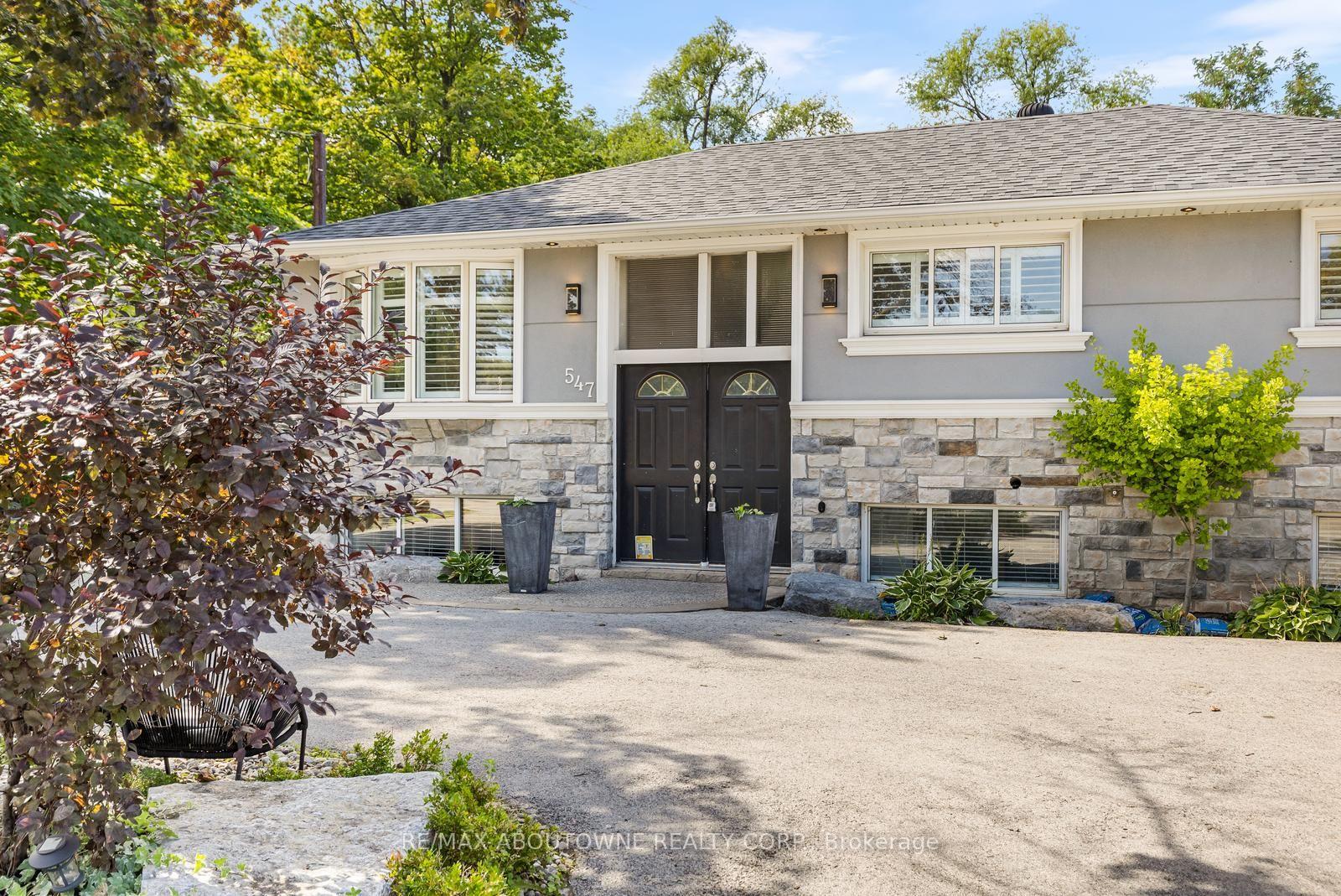 Photo 3 of 547 Pinegrove Road, Oakville, West — HOMEH