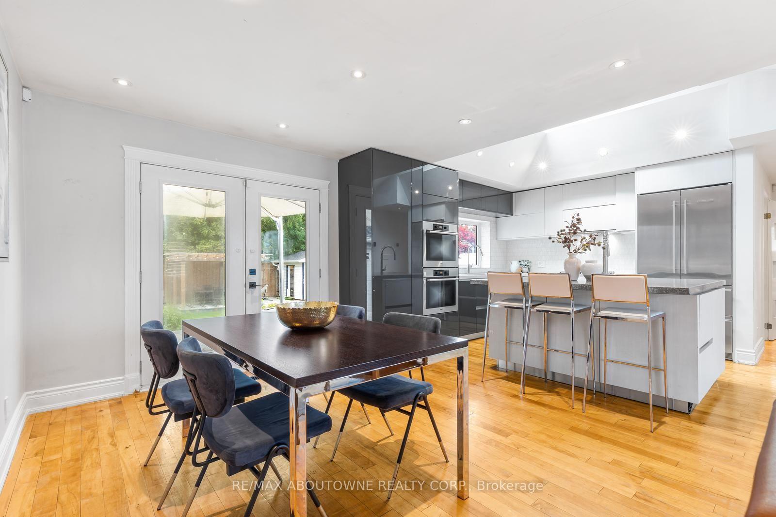 Photo 6 of 547 Pinegrove Road, Oakville, West — HOMEH