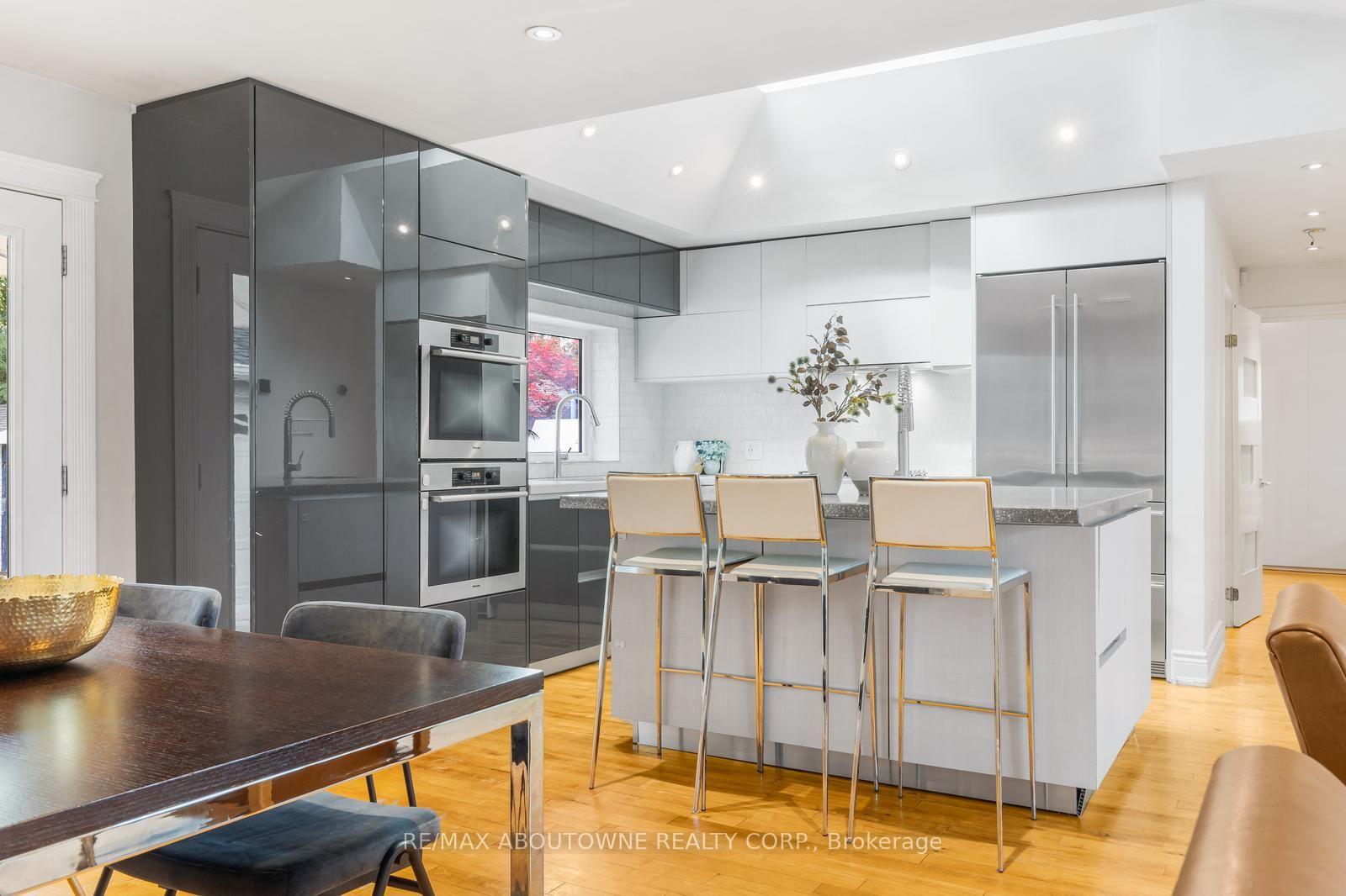 Photo 7 of 547 Pinegrove Road, Oakville, West — HOMEH