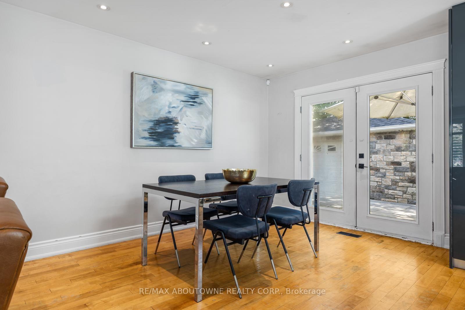 Photo 14 of 547 Pinegrove Road, Oakville, West — HOMEH