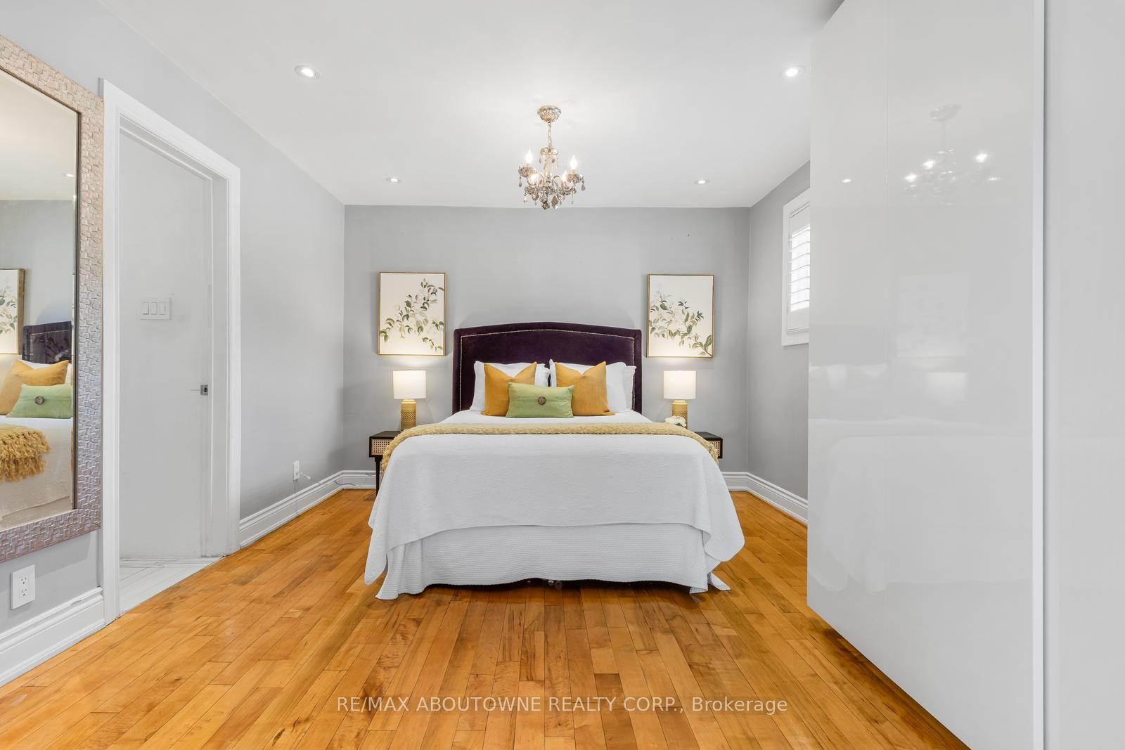Photo 15 of 547 Pinegrove Road, Oakville, West — HOMEH