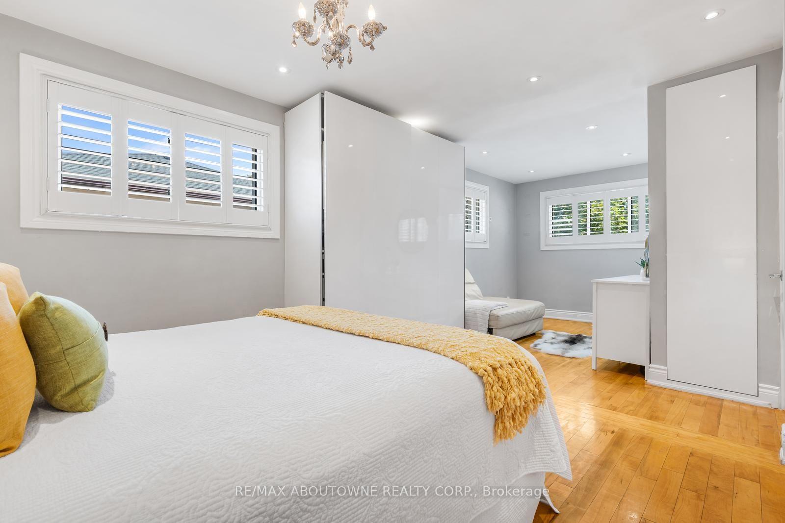Photo 17 of 547 Pinegrove Road, Oakville, West — HOMEH