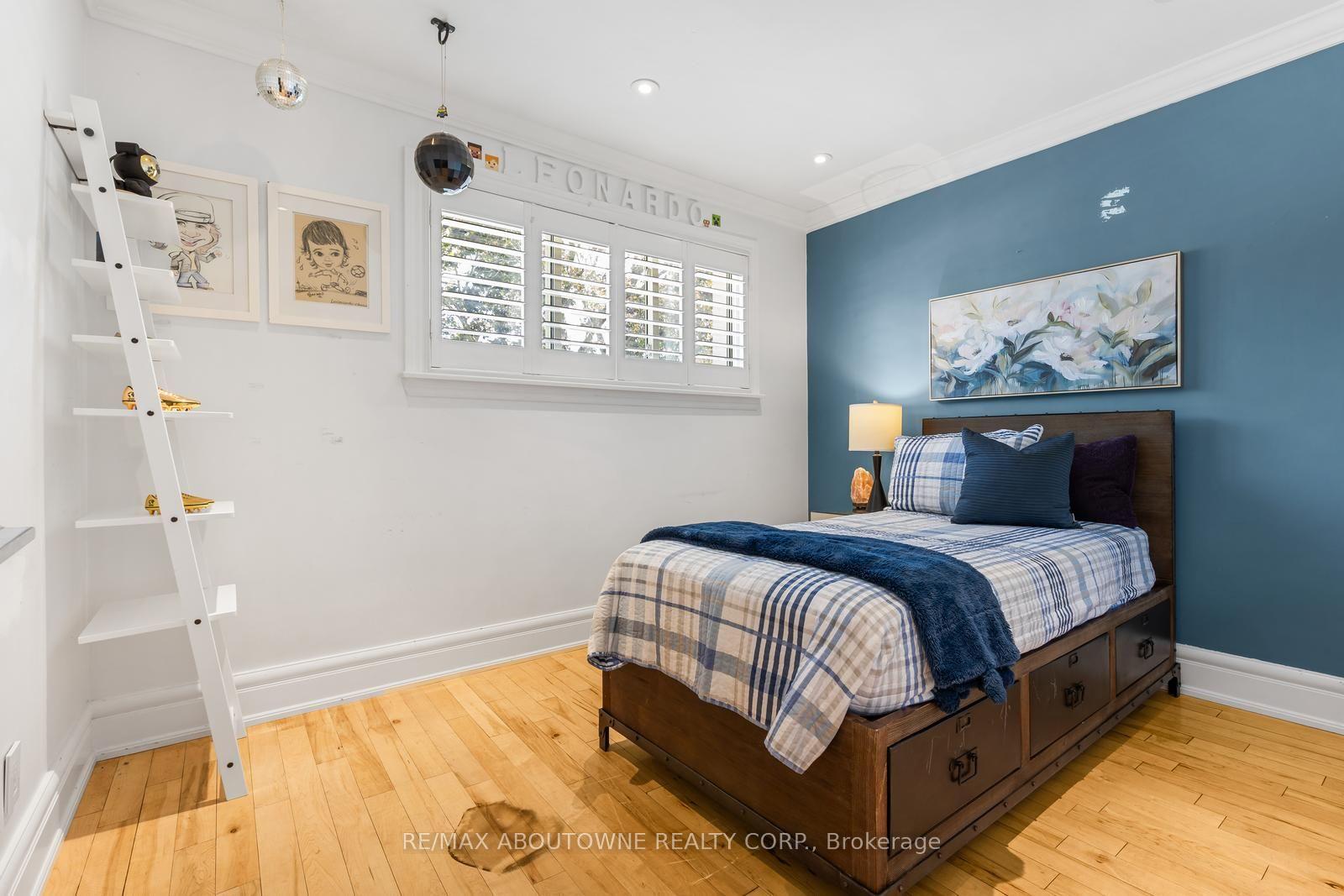 Photo 20 of 547 Pinegrove Road, Oakville, West — HOMEH