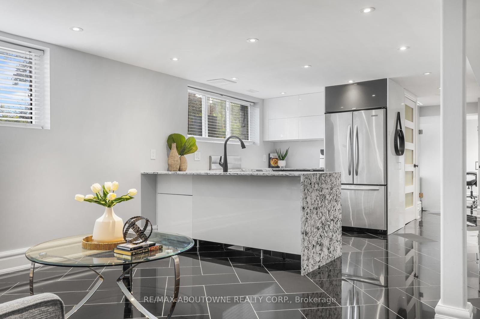 Photo 25 of 547 Pinegrove Road, Oakville, West — HOMEH