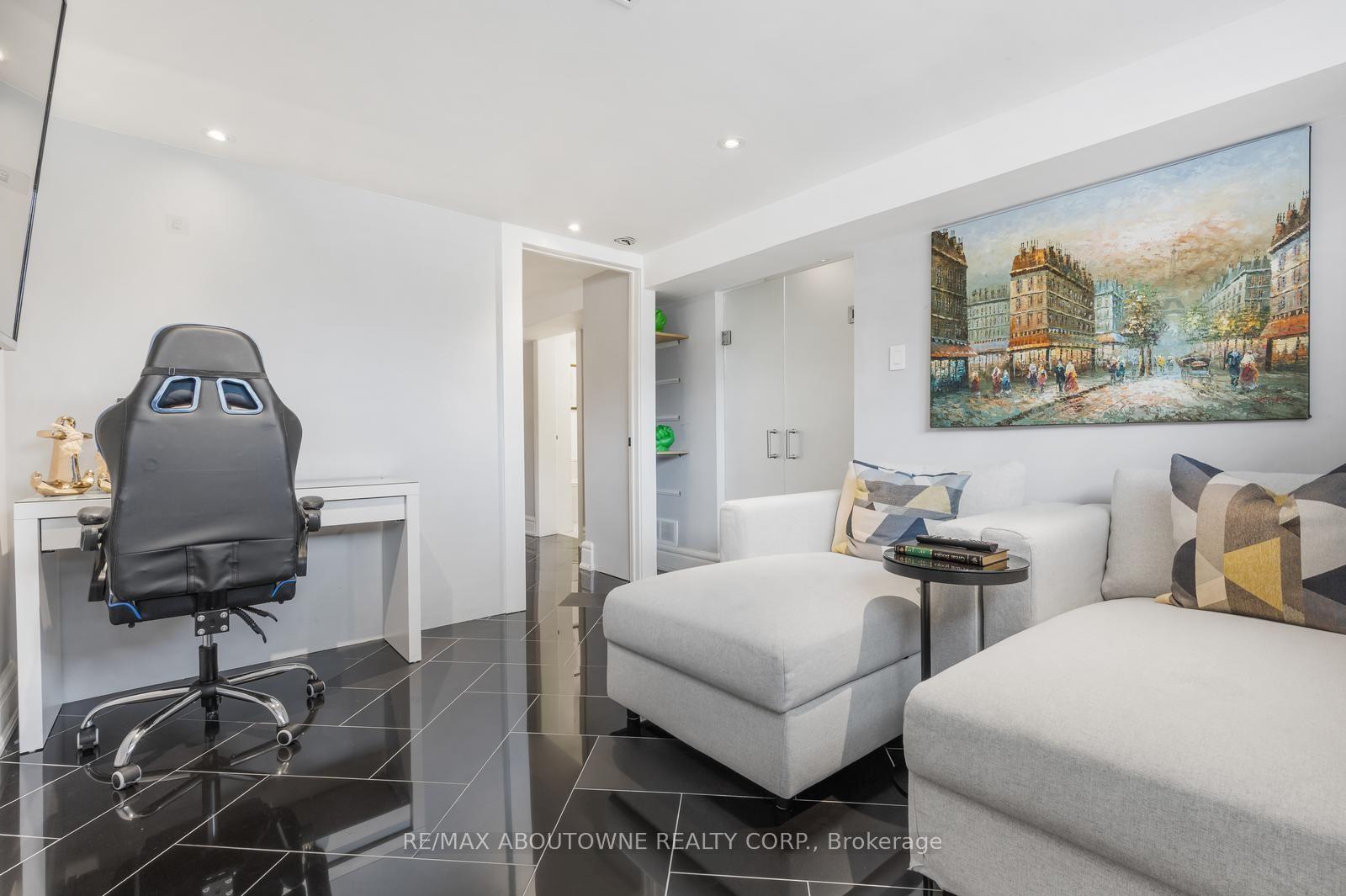 Photo 26 of 547 Pinegrove Road, Oakville, West — HOMEH