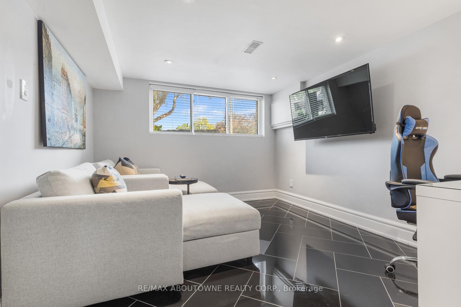 Photo 27 of 547 Pinegrove Road, Oakville, West — HOMEH