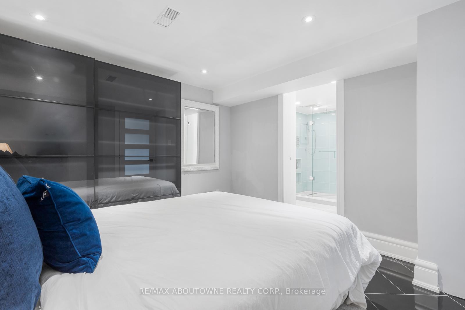 Photo 28 of 547 Pinegrove Road, Oakville, West — HOMEH